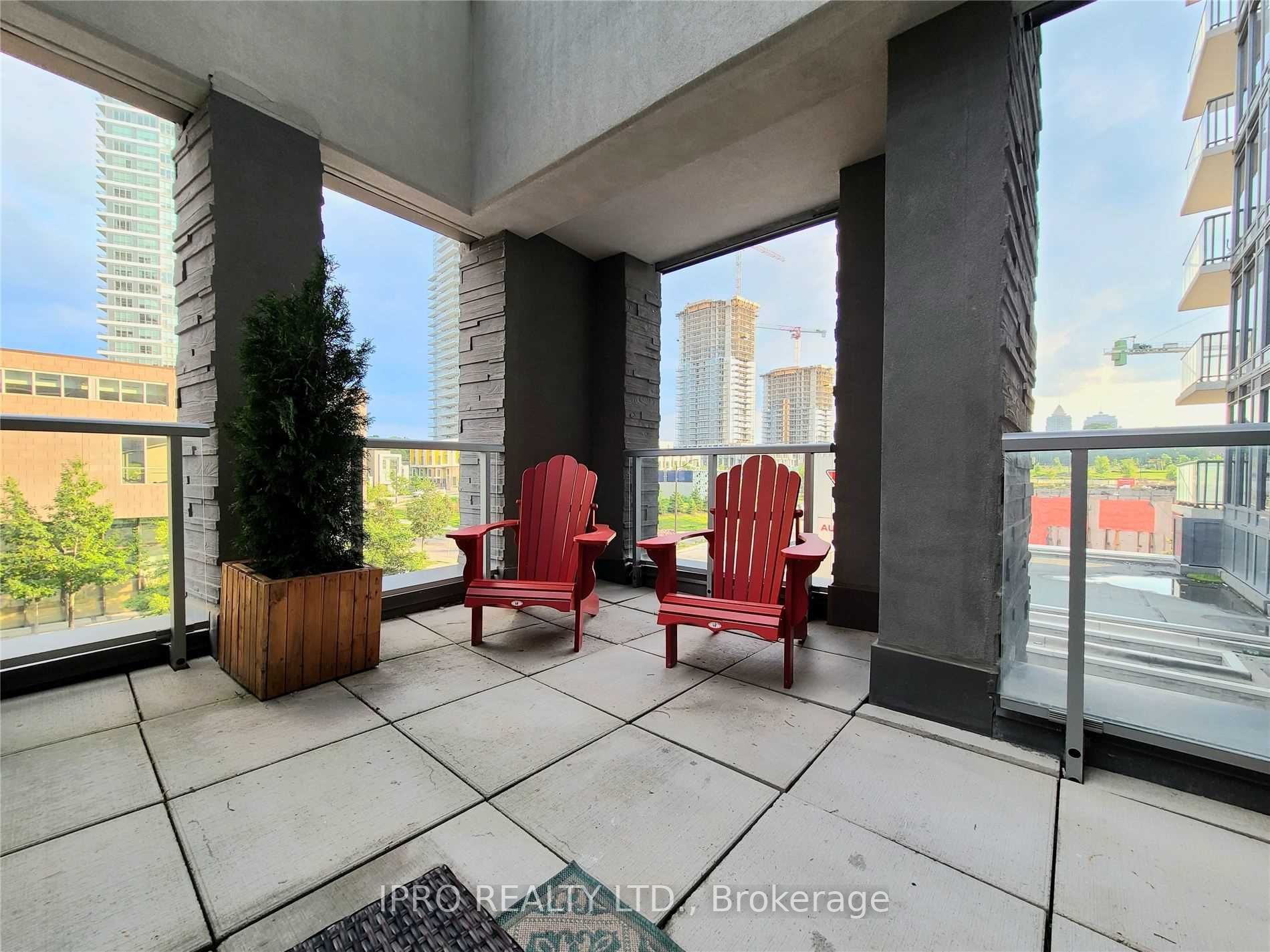 72 Esther Shiner Blvd, #203