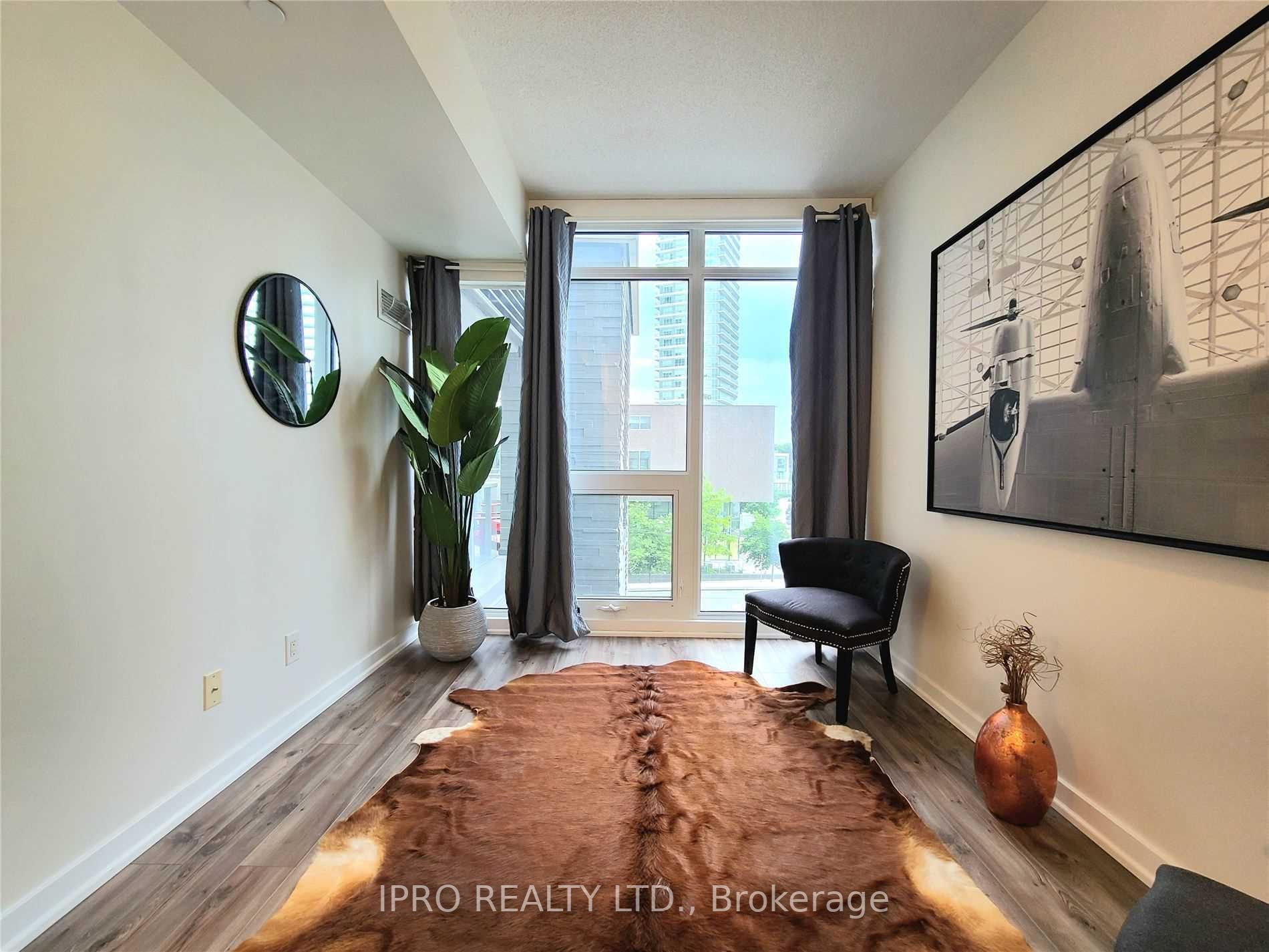 72 Esther Shiner Blvd, #203