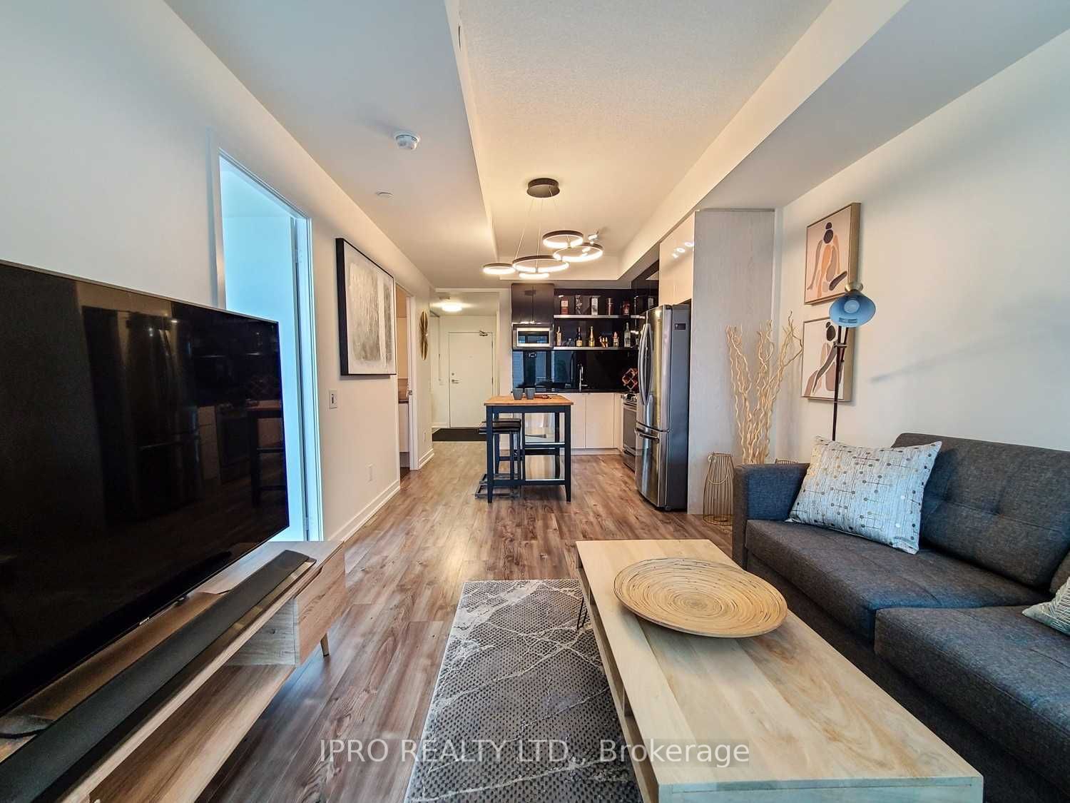 72 Esther Shiner Blvd, #203