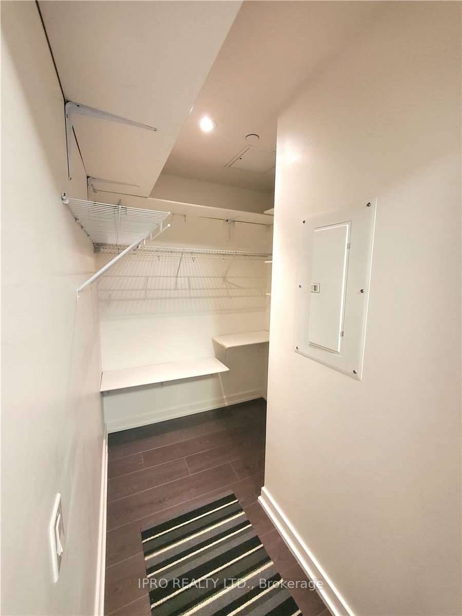 72 Esther Shiner Blvd, #203