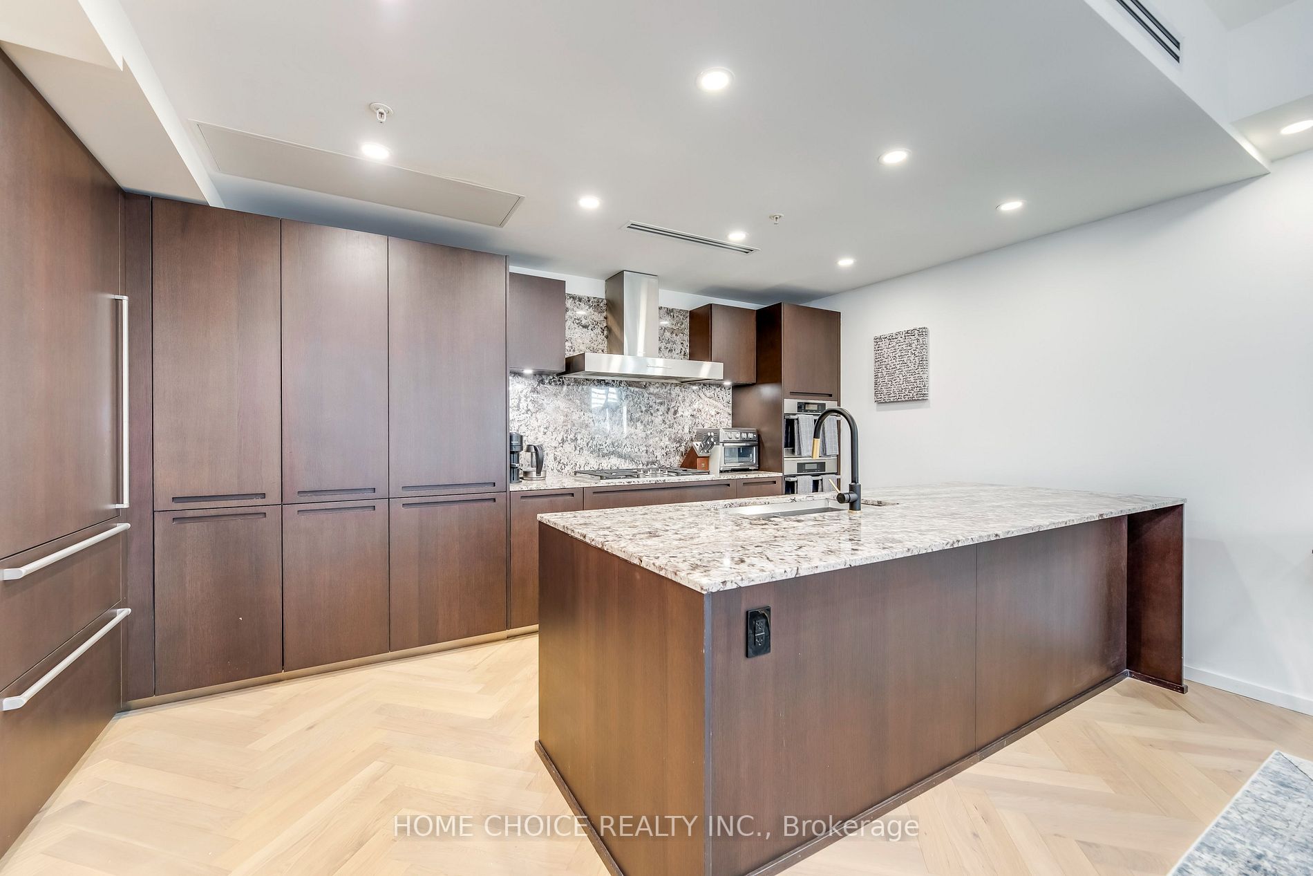 180 University Ave, #2308