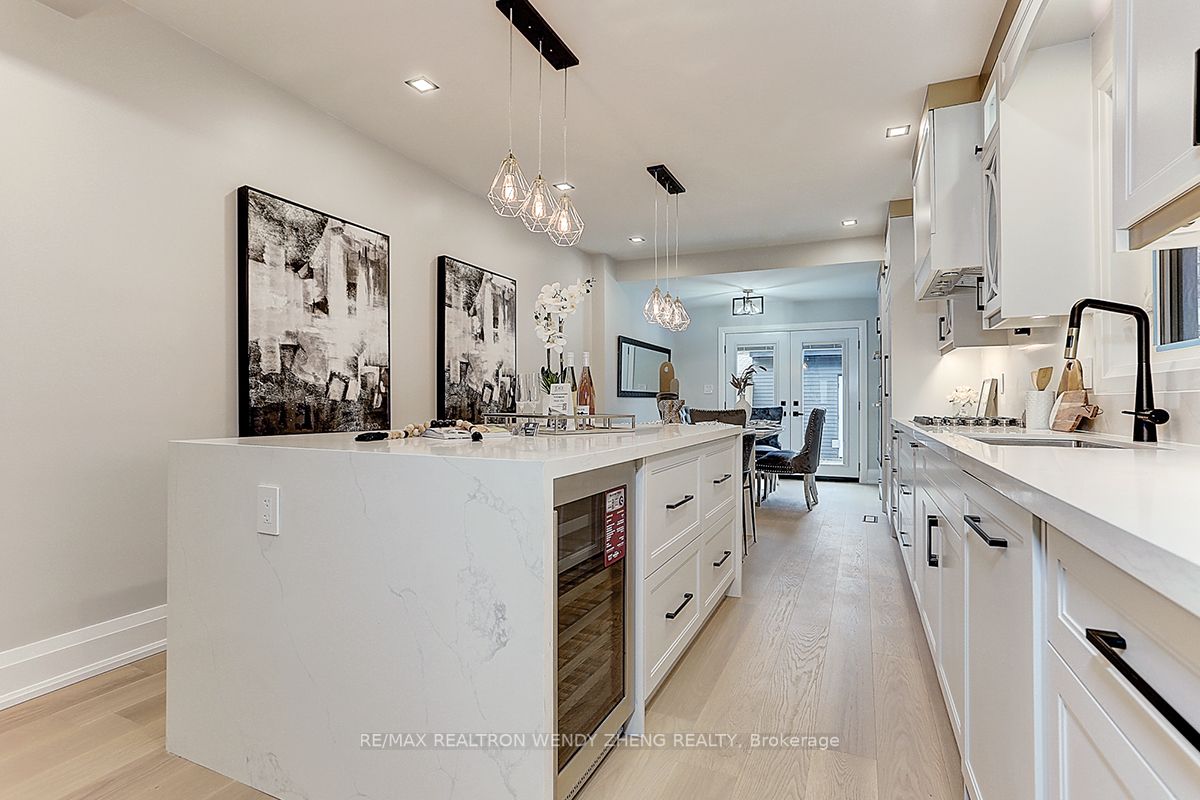 54 Montrose Ave