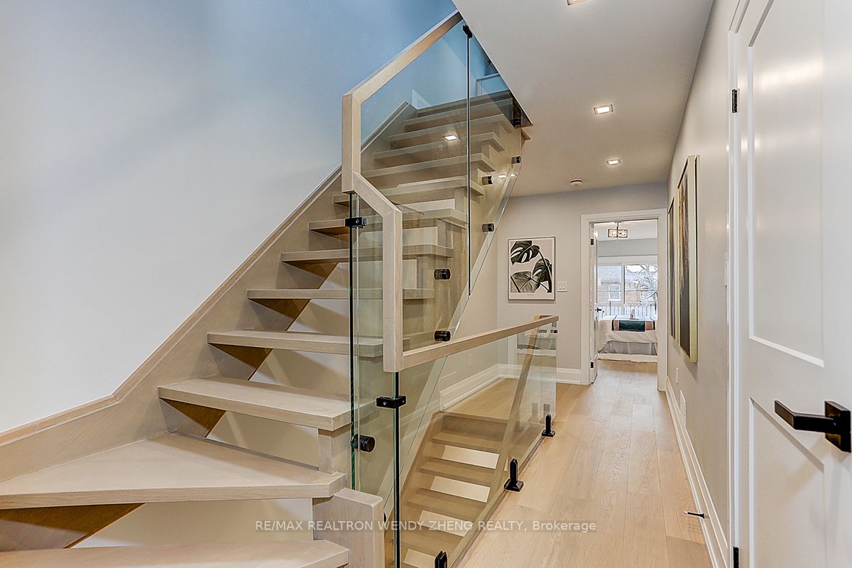 54 Montrose Ave