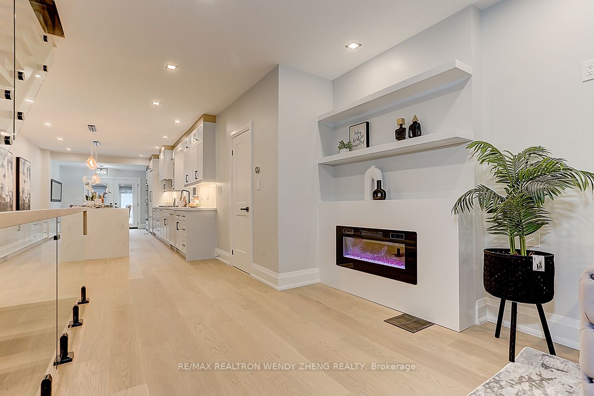 54 Montrose Ave