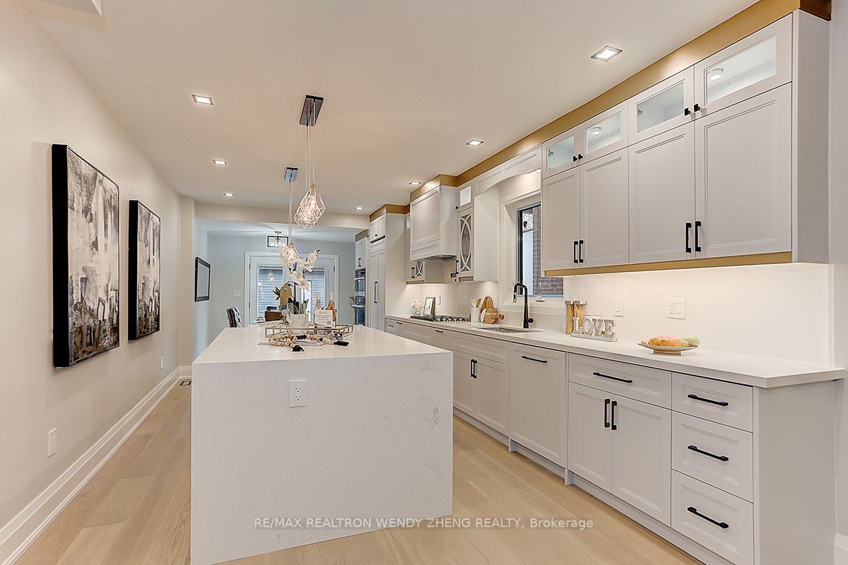 54 Montrose Ave