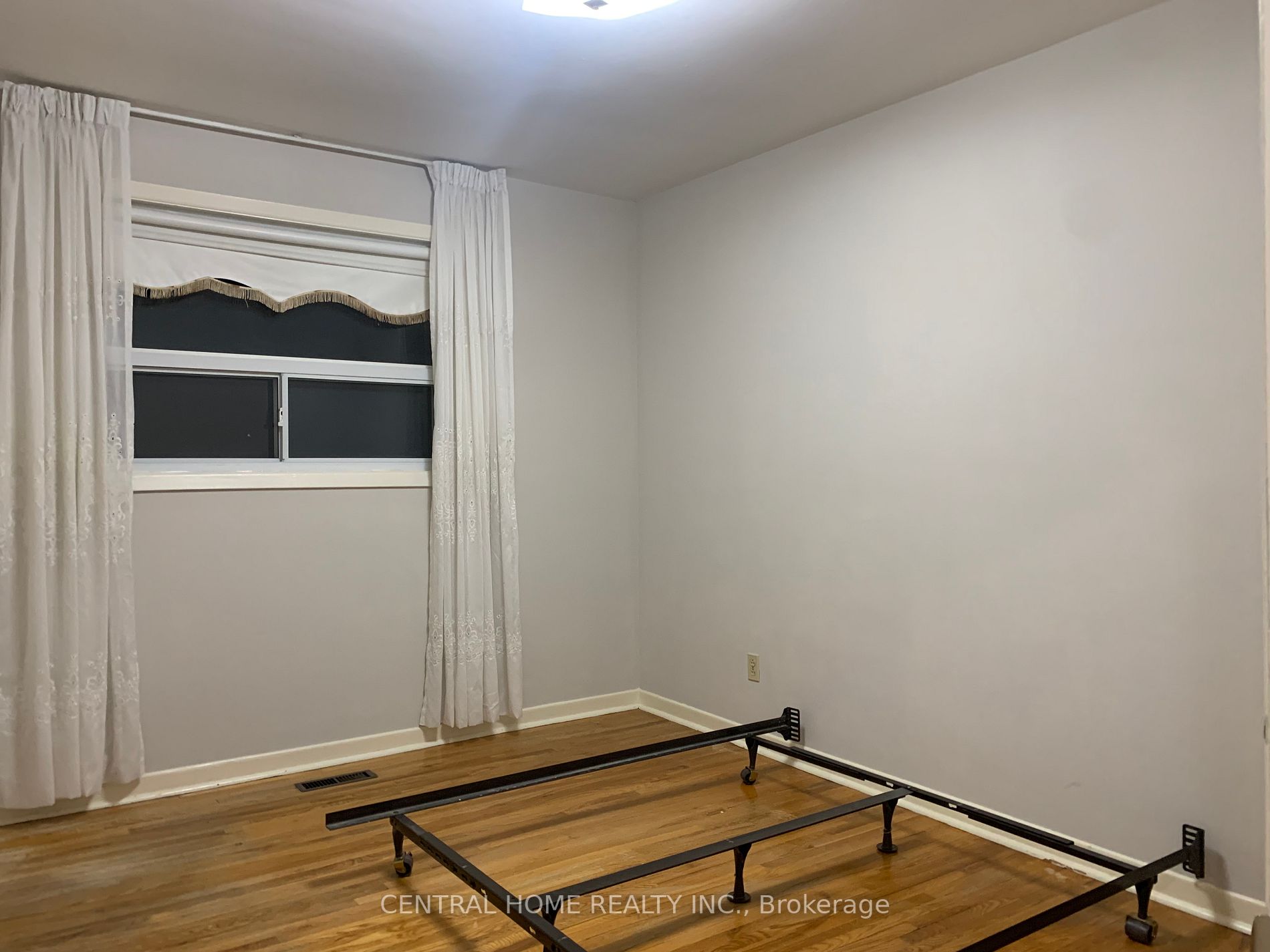 251 Poyntz Ave