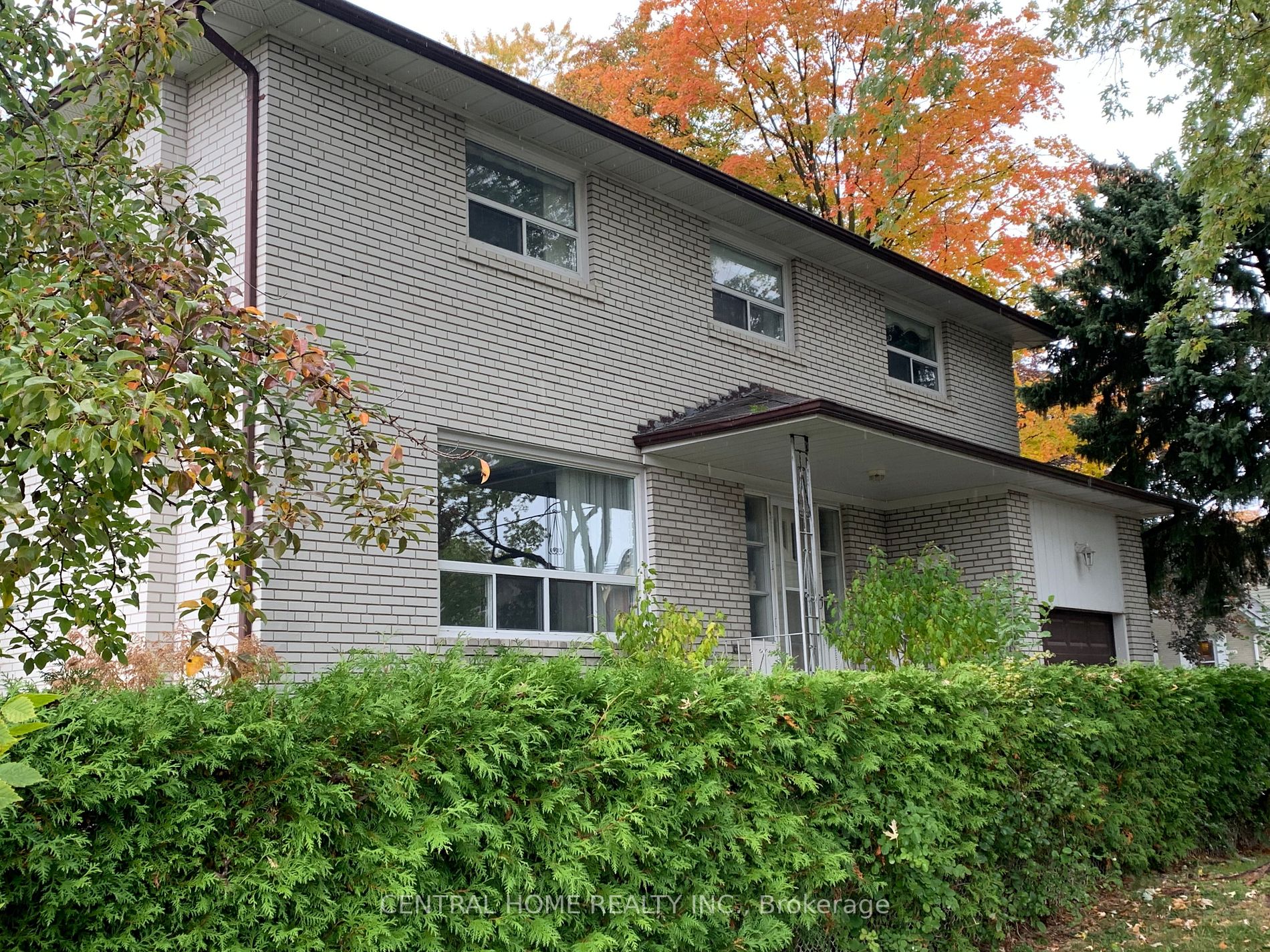 251 Poyntz Ave