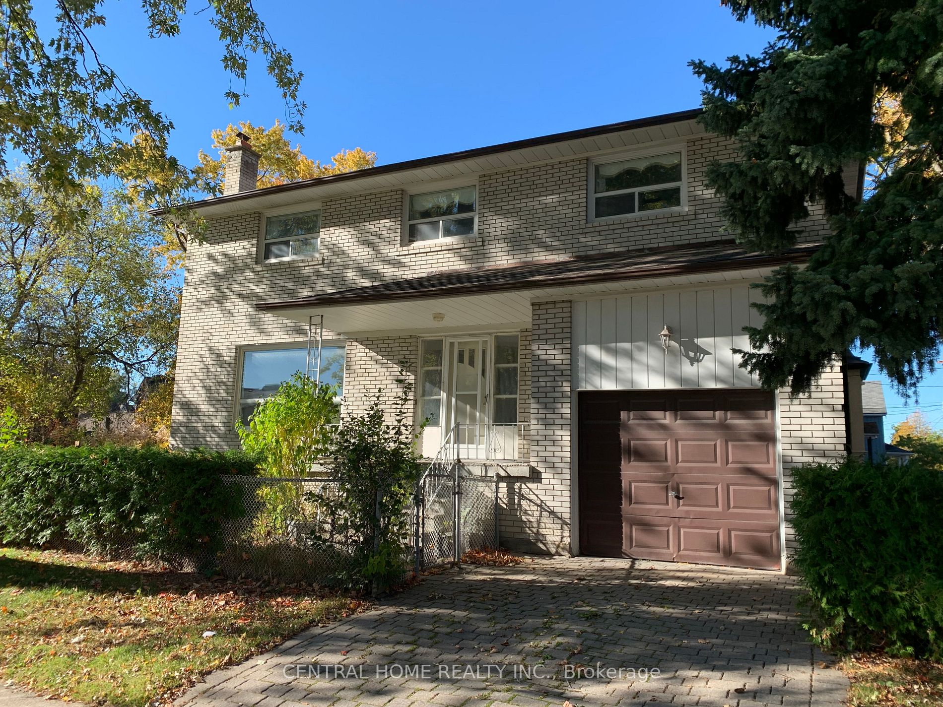 251 Poyntz Ave