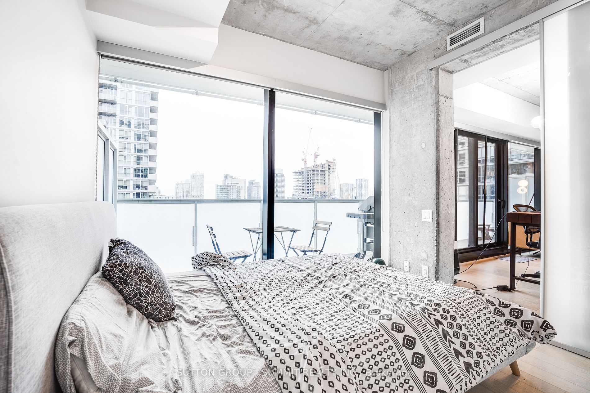 11 Charlotte St, #2501