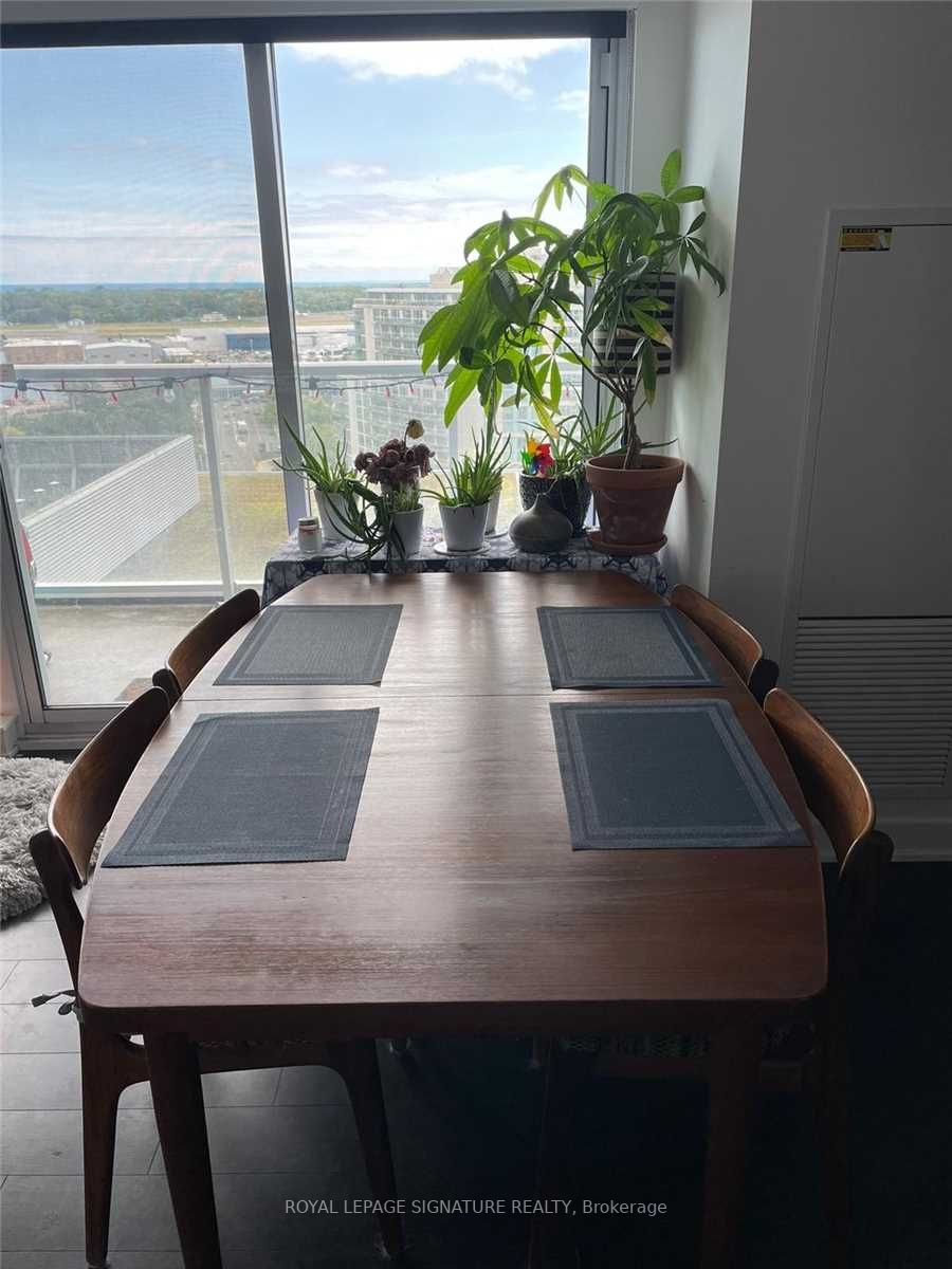 19 Bathurst St, #1812