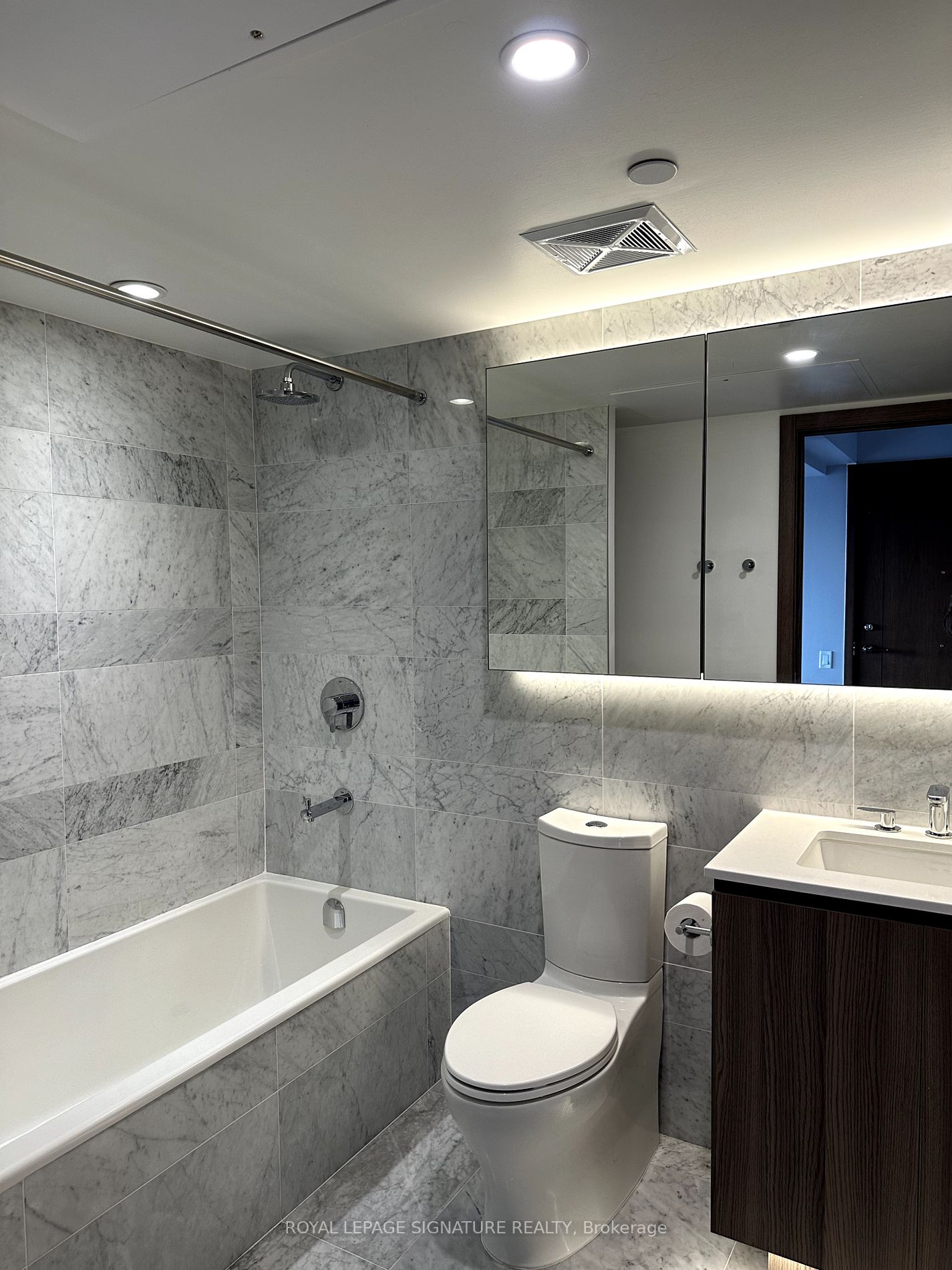 19 Bathurst St, #1812