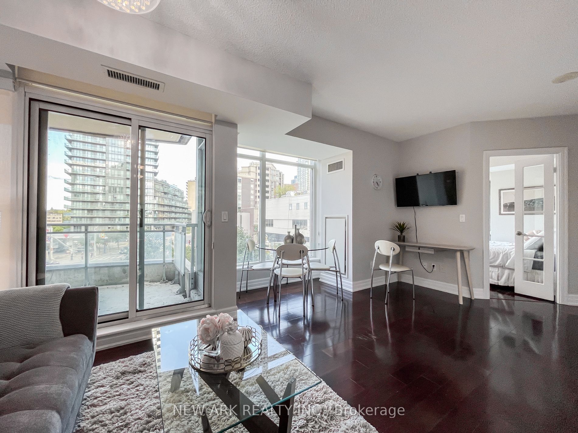 8 Scollard St, #304