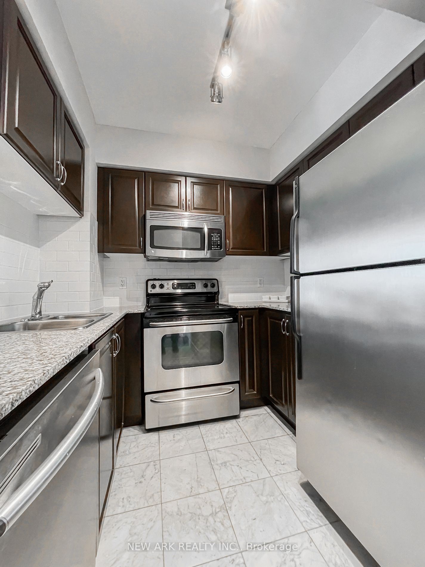 8 Scollard St, #304