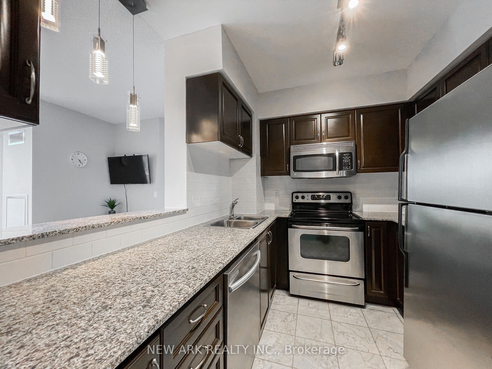 8 Scollard St, #304