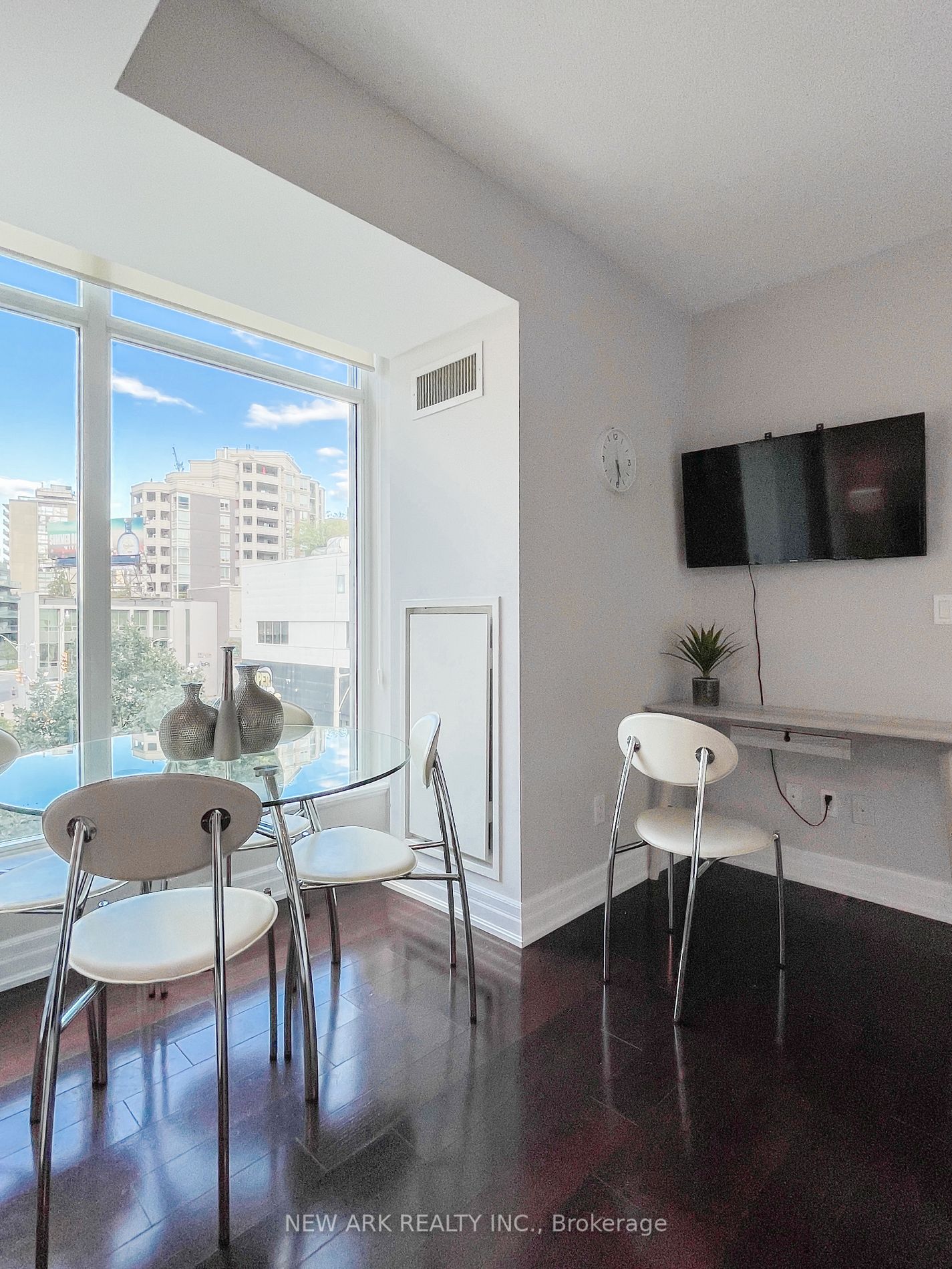 8 Scollard St, #304