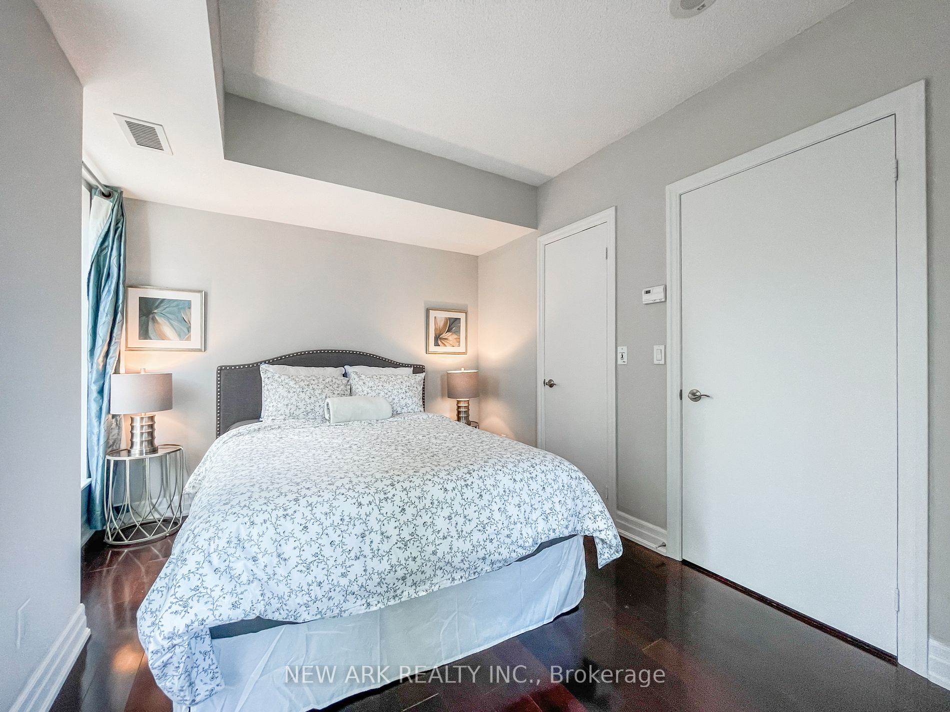 8 Scollard St, #304