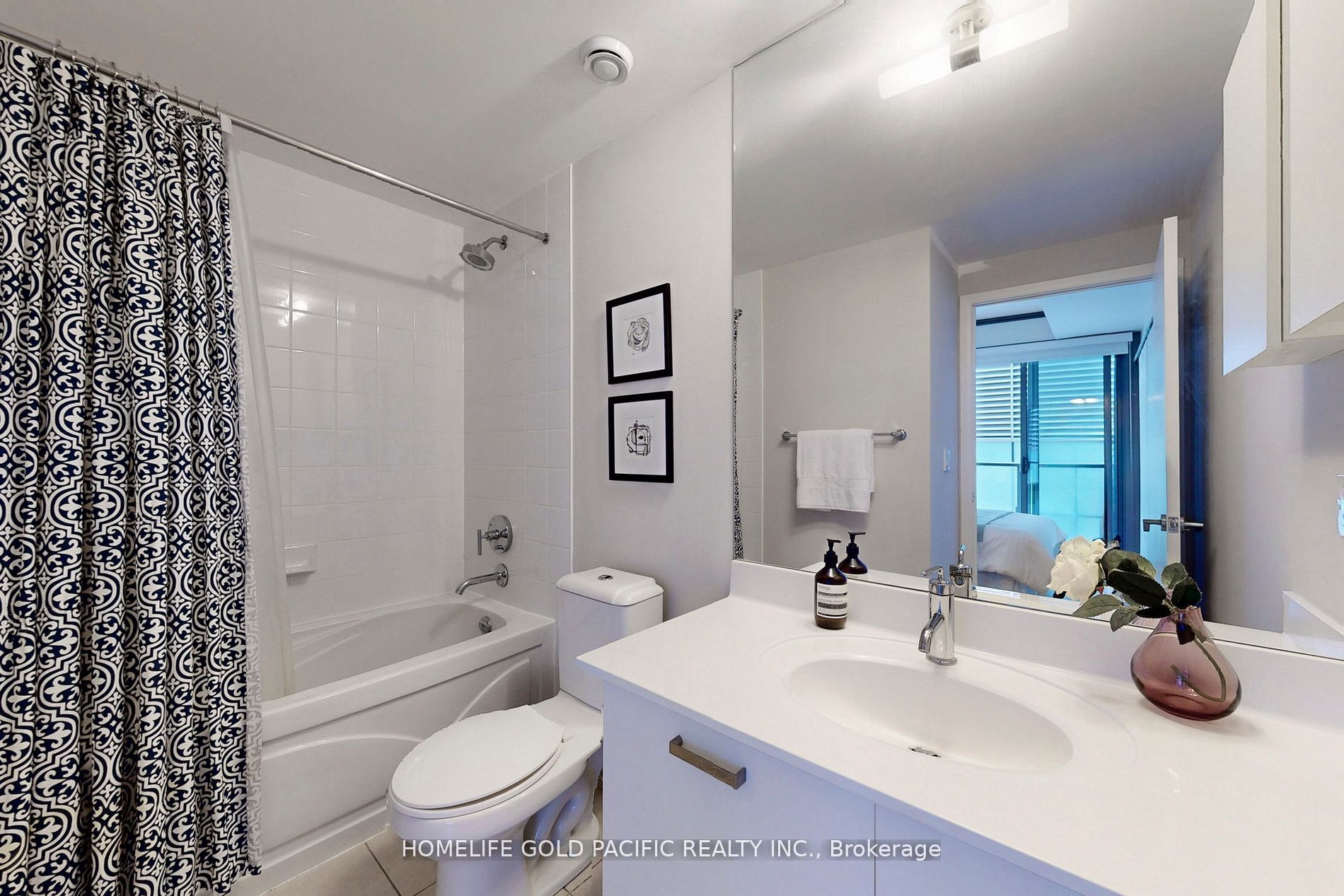 832 Bay Street, #1202