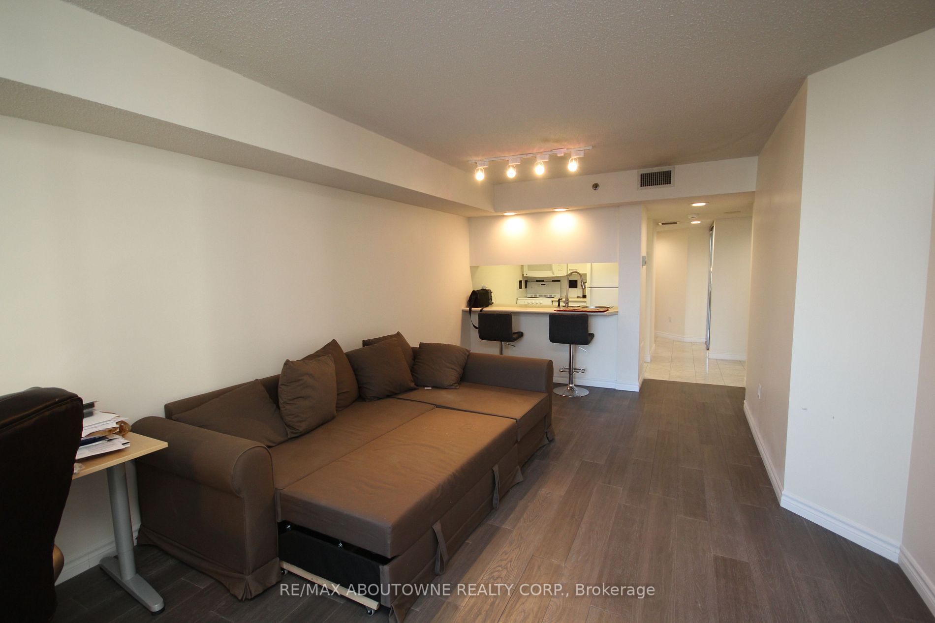 38 Elm St, #809