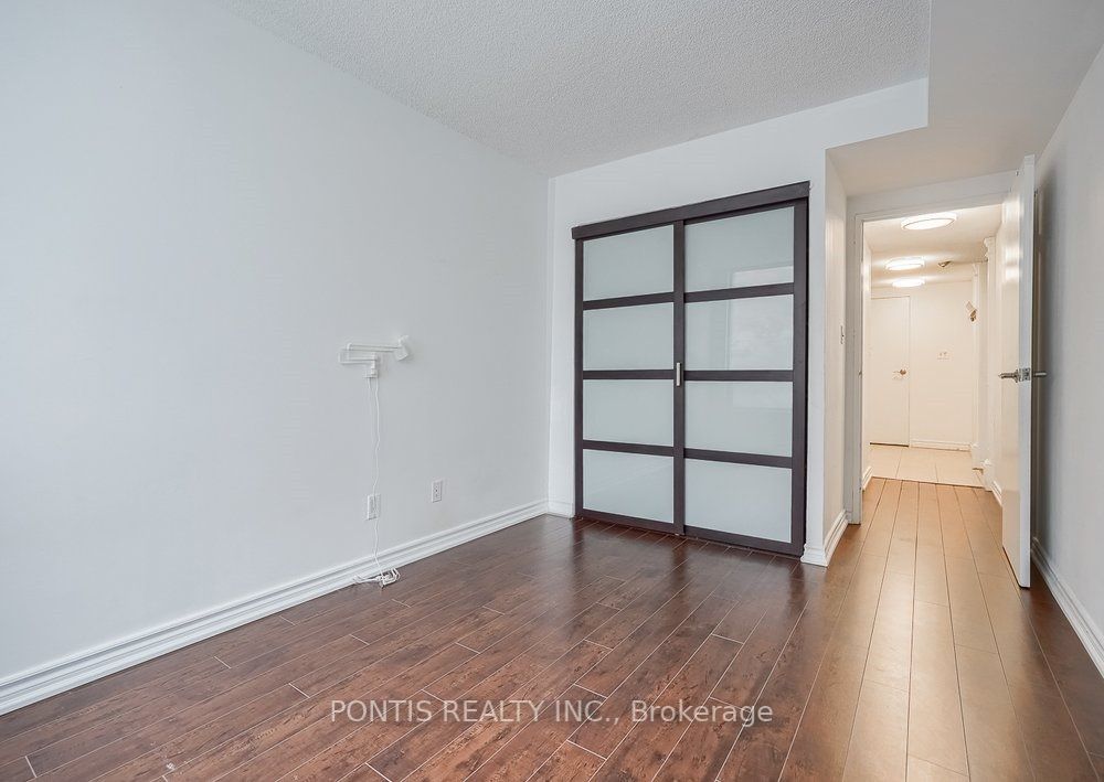 5785 Yonge St, #209