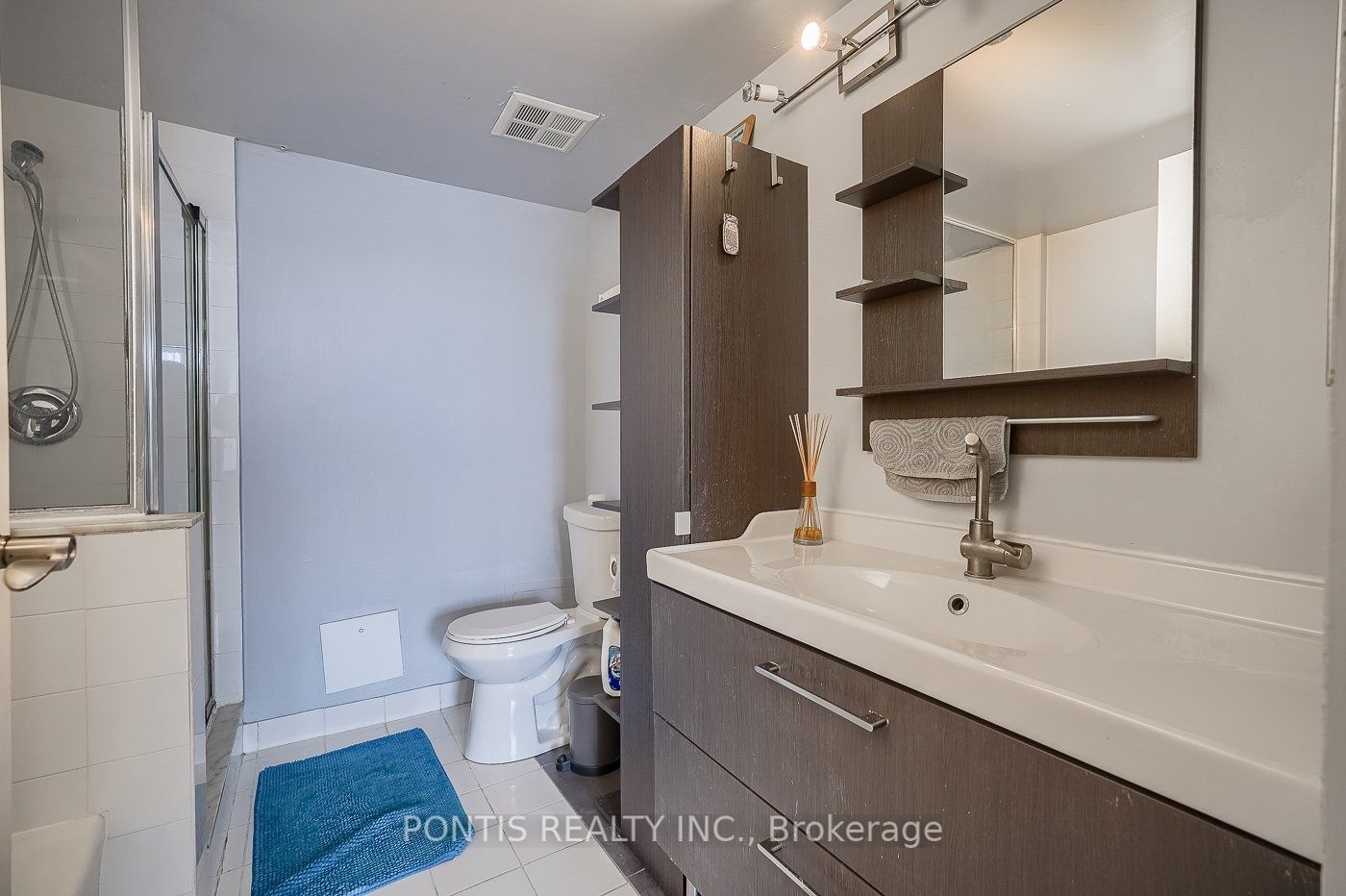 5785 Yonge St, #209