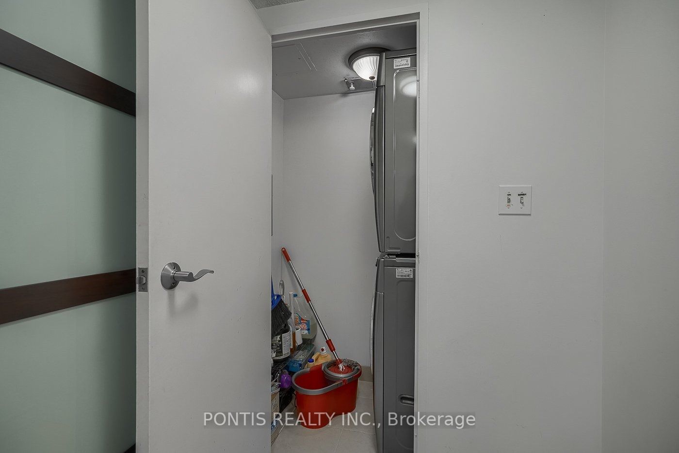 5785 Yonge St, #209