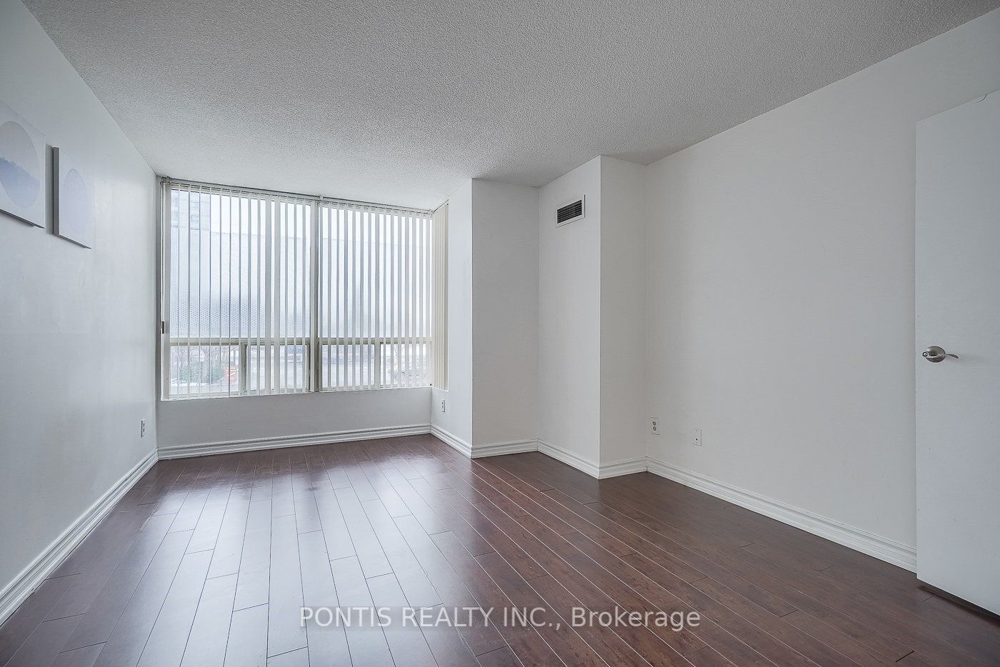 5785 Yonge St, #209