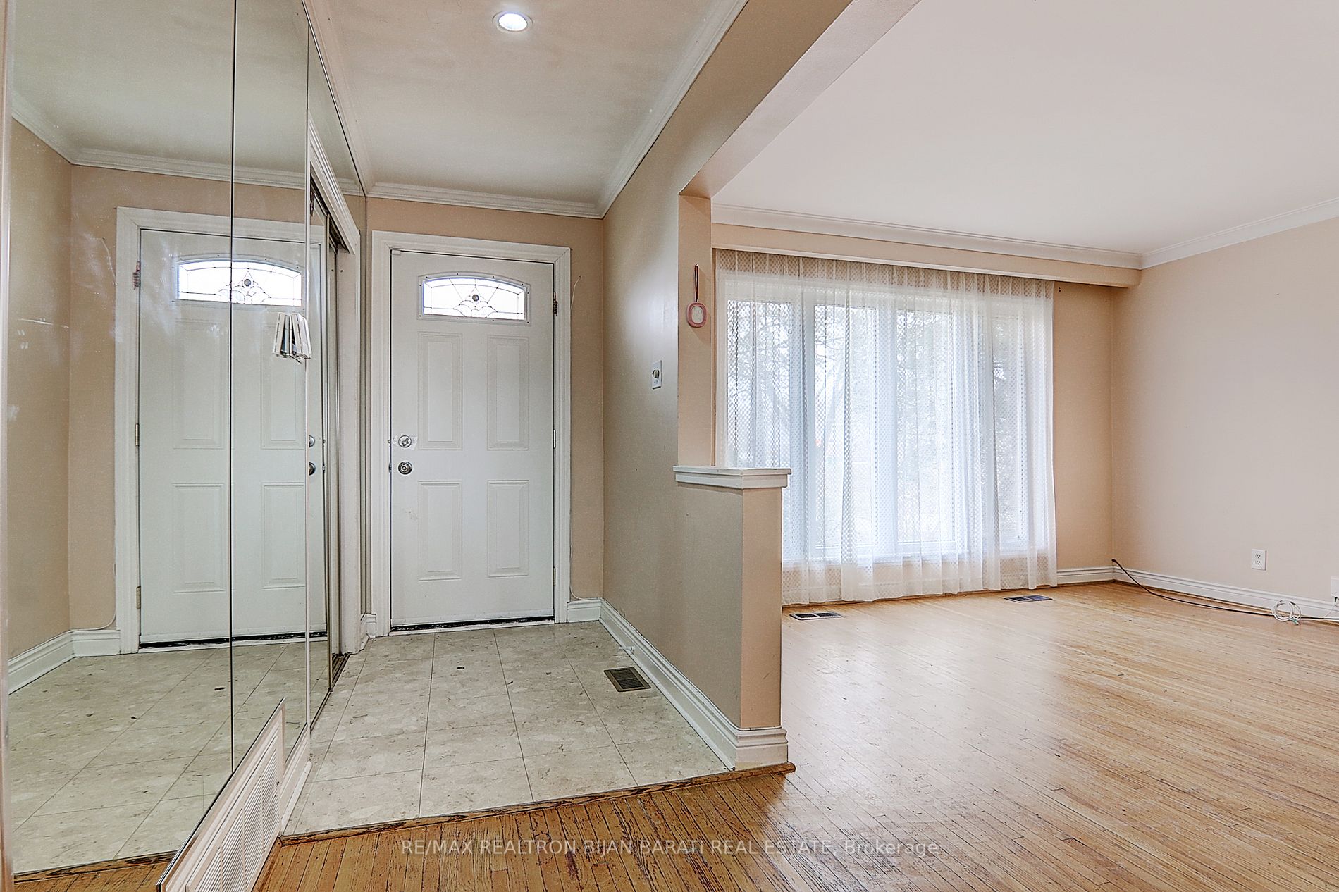 6 Fargo Ave
