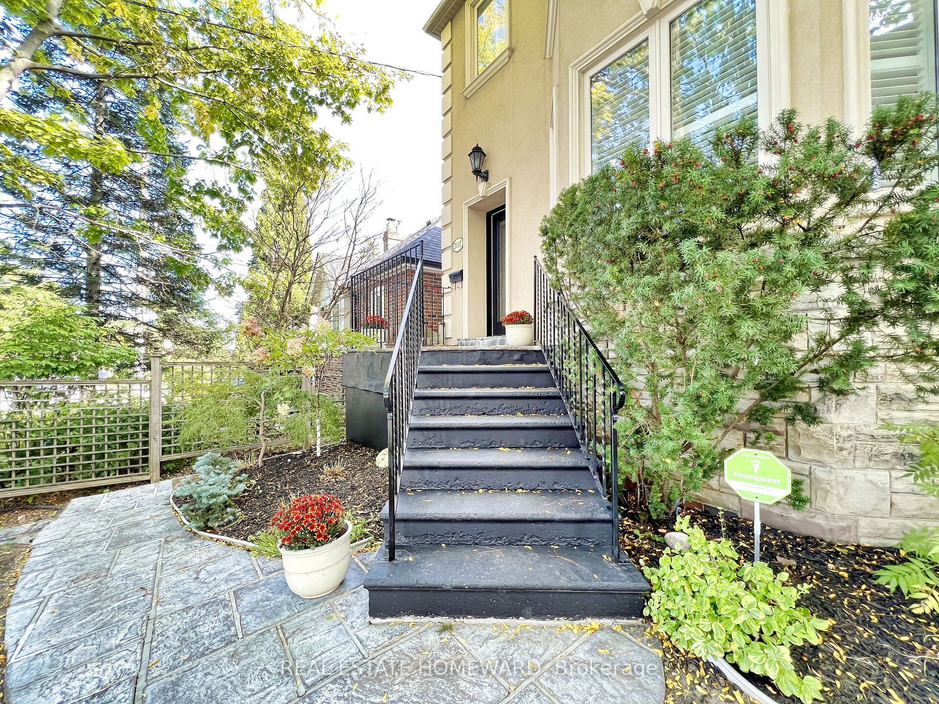 307 Deloraine Ave