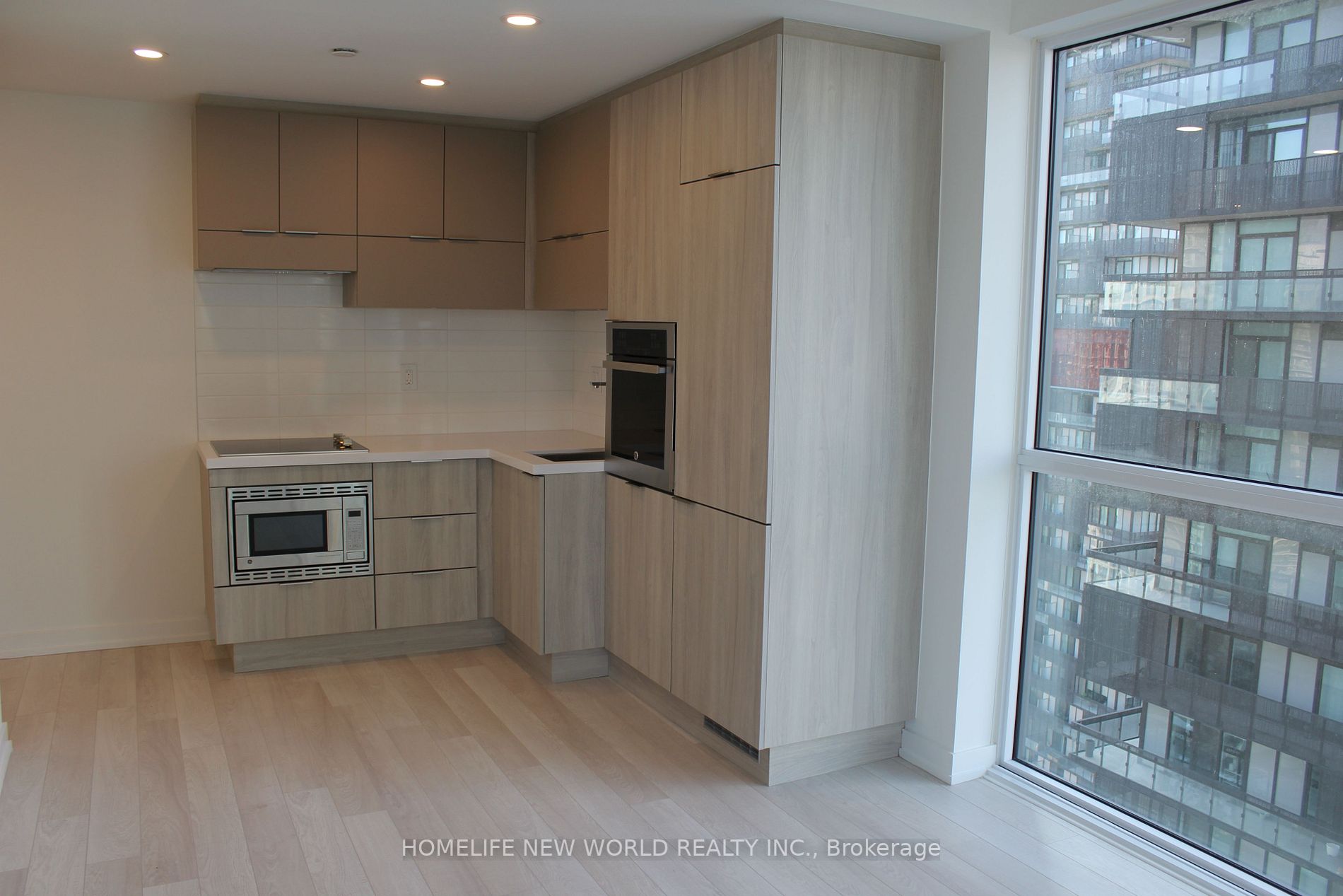 39 Roehampton Ave, #2708