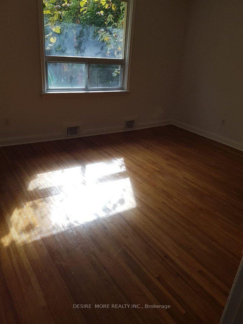 759 Sheppard Ave W, #Main