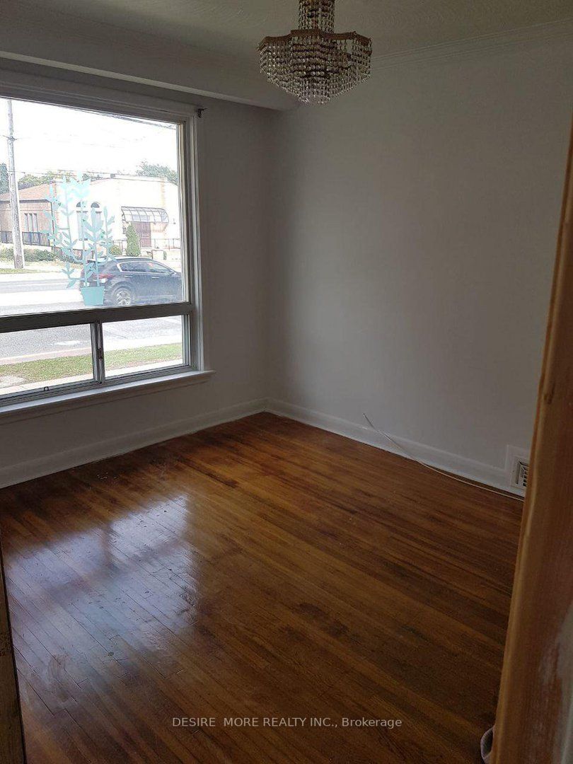 759 Sheppard Ave W, #Main