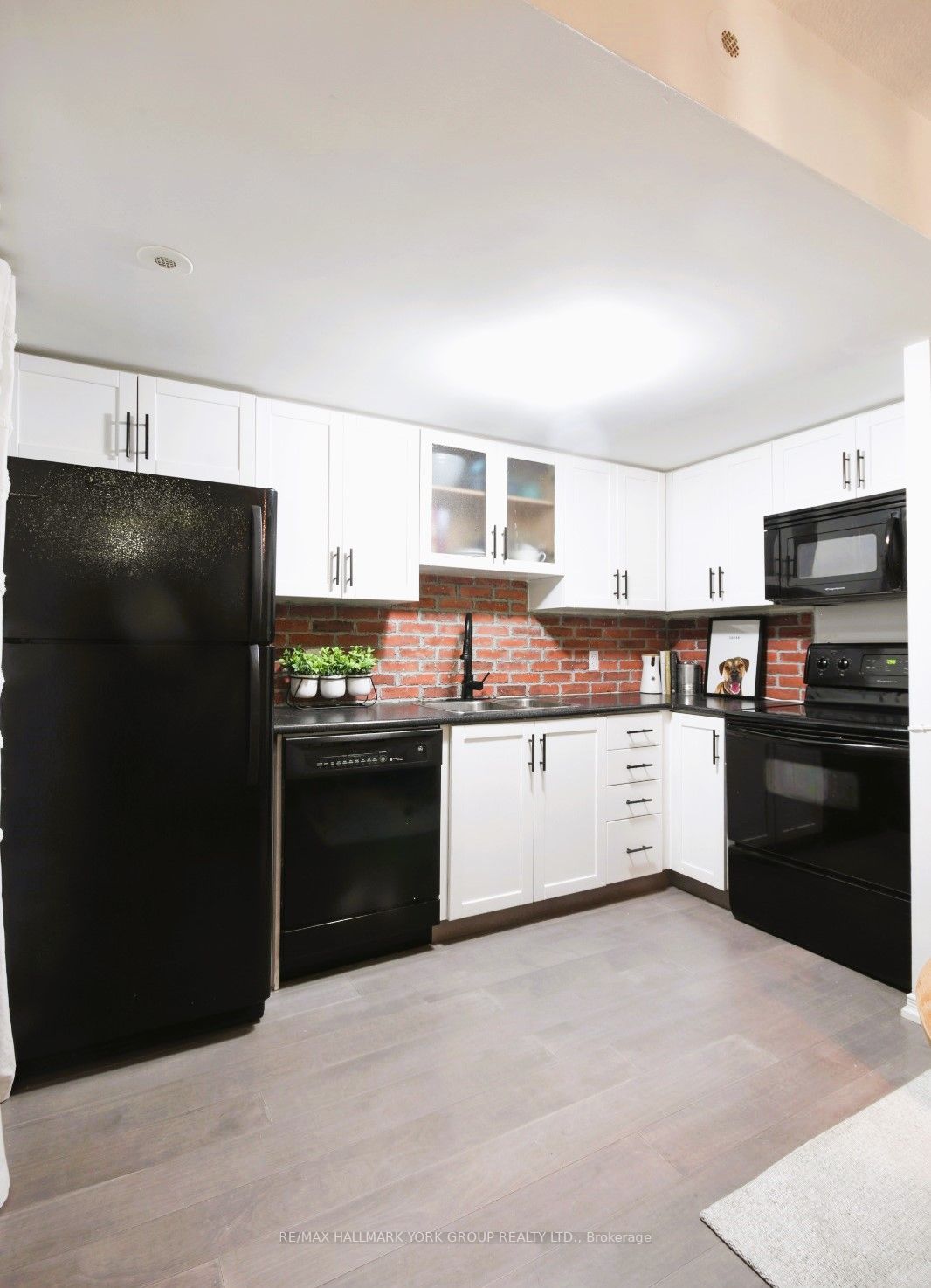 46 Western Battery Rd E, #810