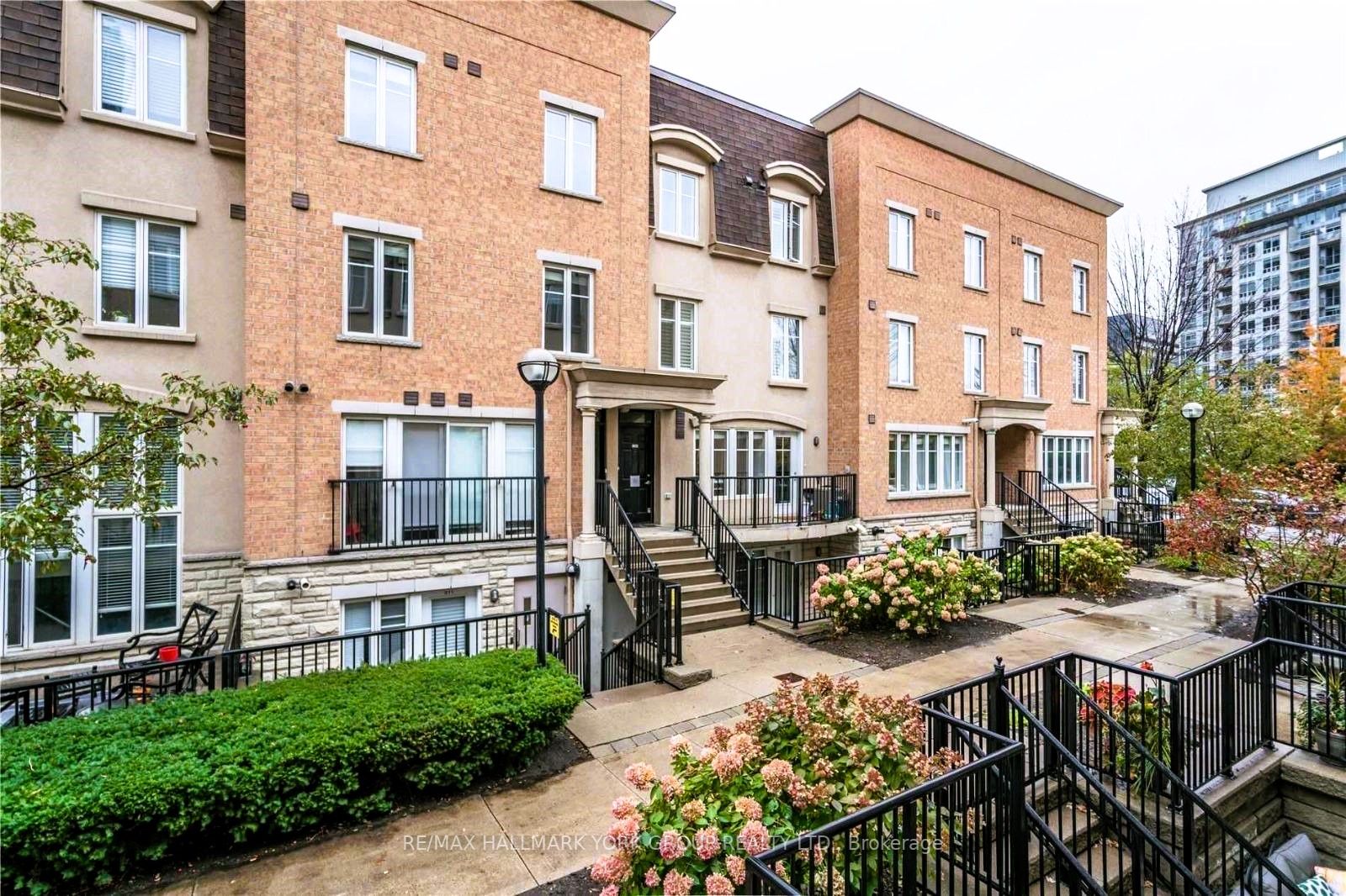46 Western Battery Rd E, #810