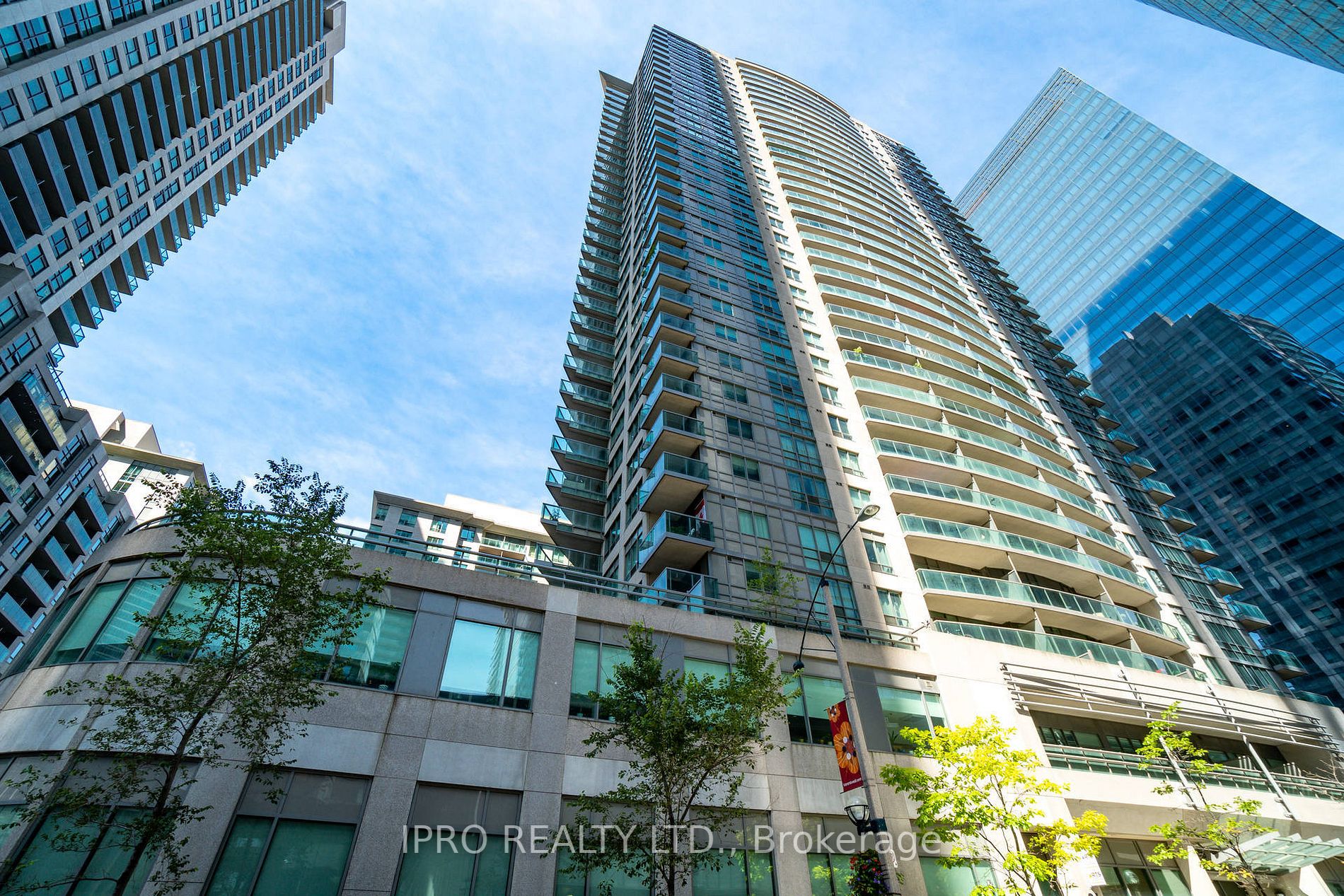 30 Grand Trunk Cres, #2015