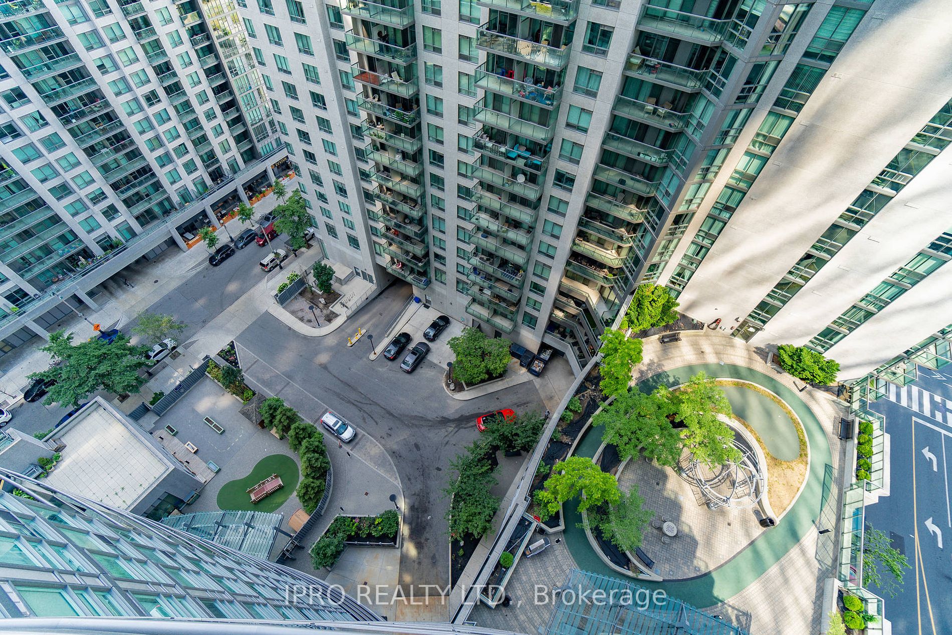 30 Grand Trunk Cres, #2015