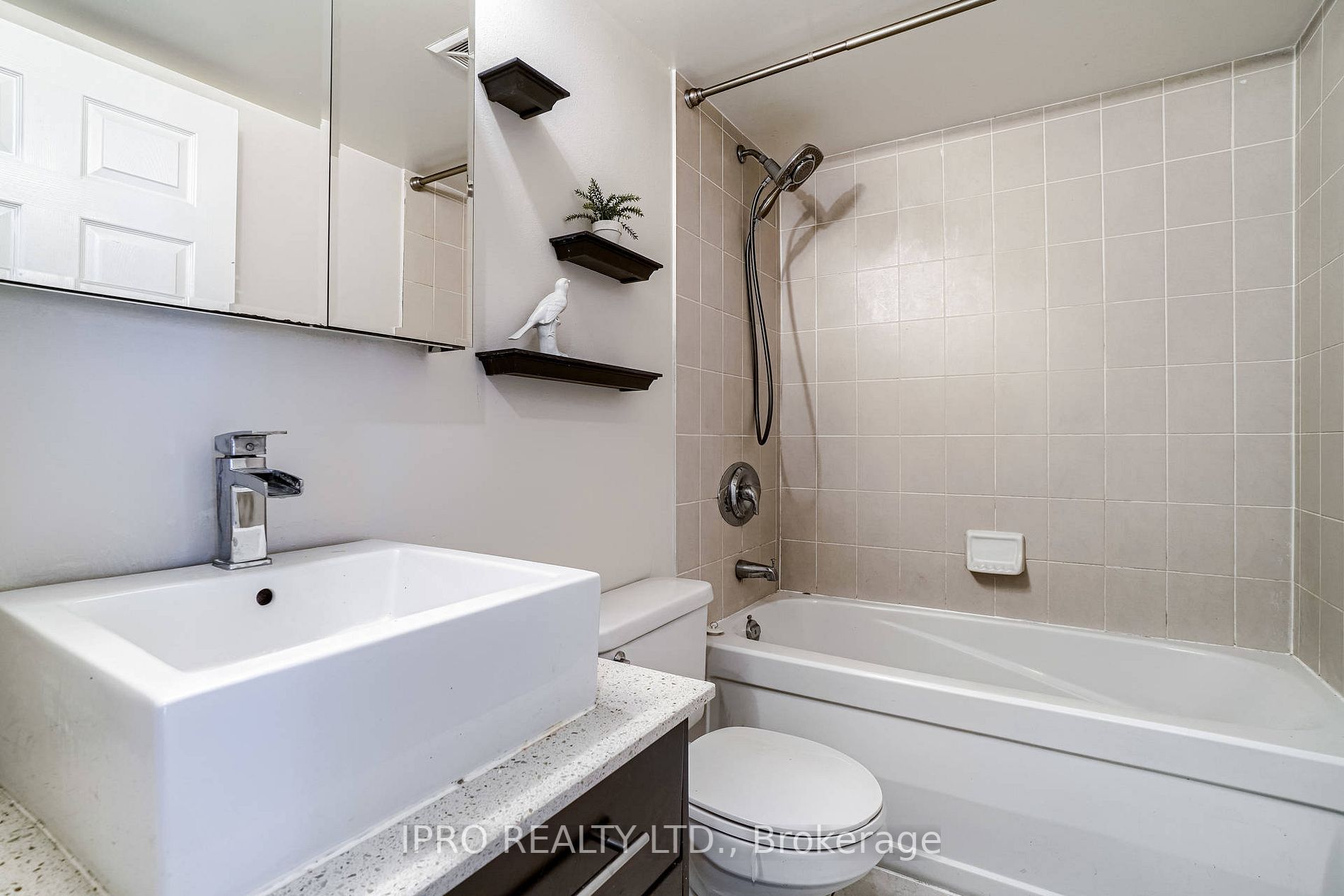 30 Grand Trunk Cres, #2015