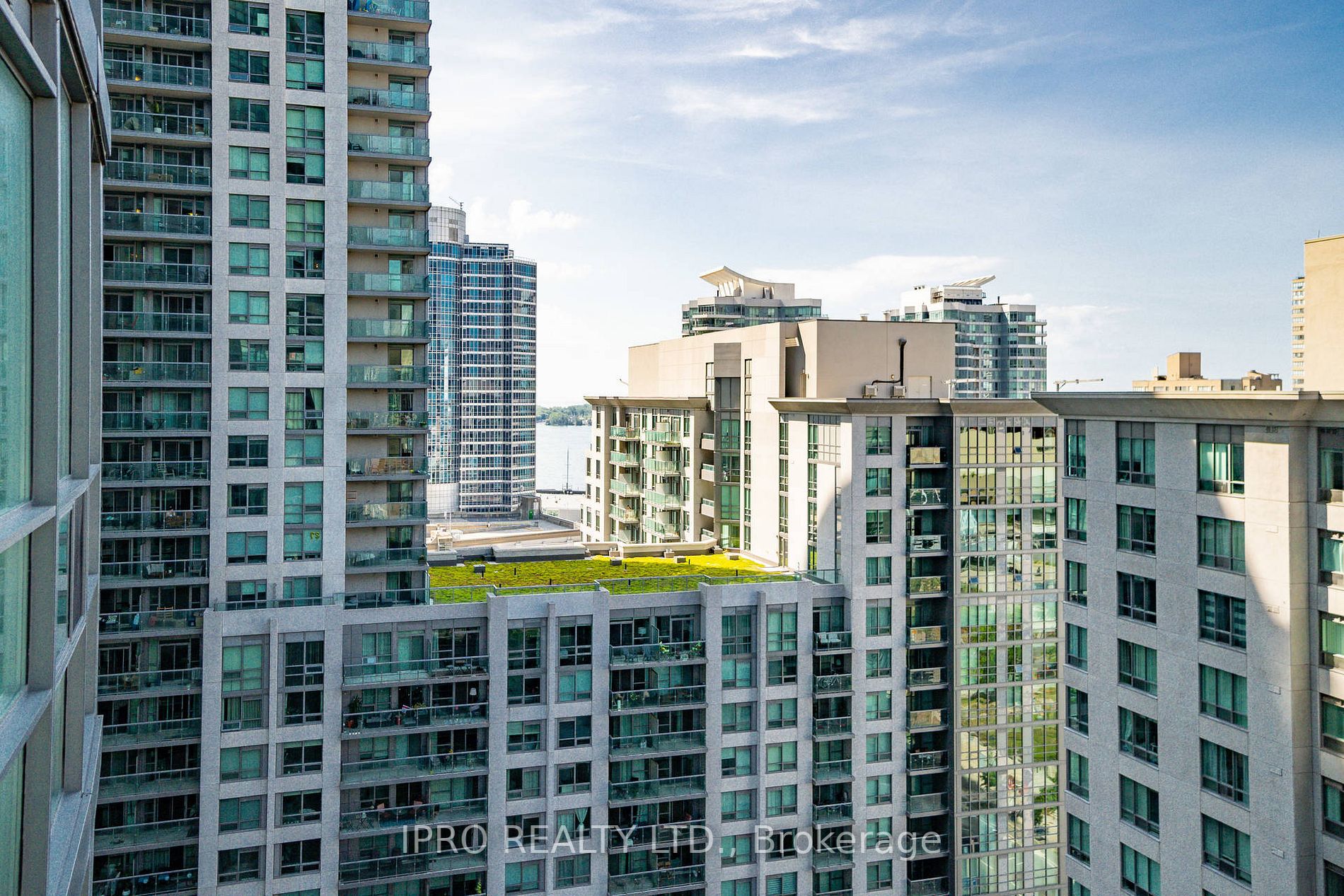 30 Grand Trunk Cres, #2015