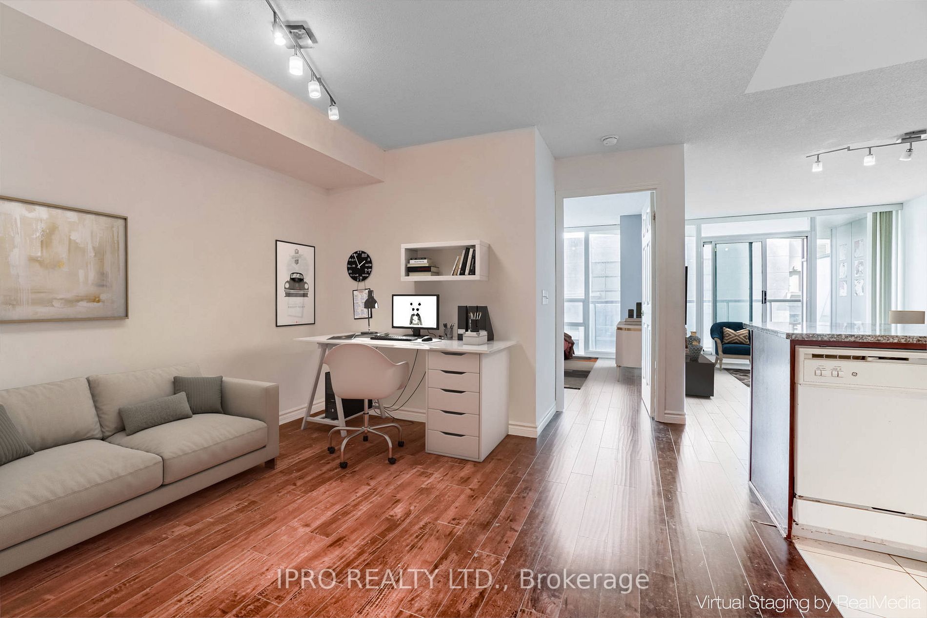 30 Grand Trunk Cres, #2015
