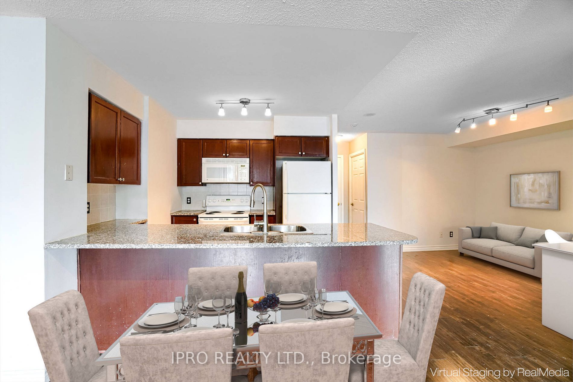 30 Grand Trunk Cres, #2015