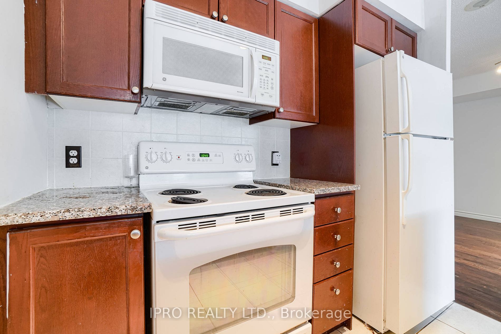 30 Grand Trunk Cres, #2015