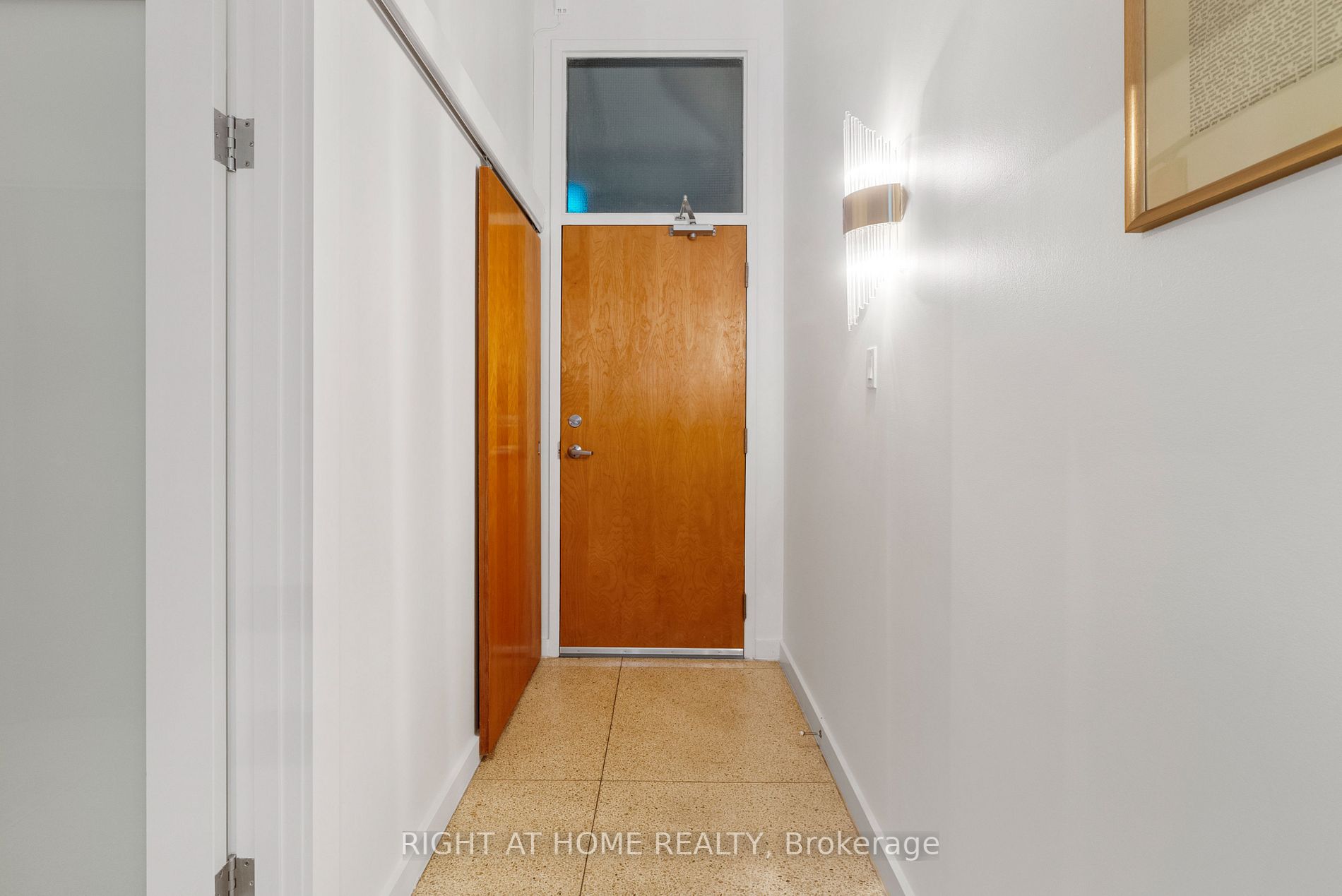 365 Dundas St E, #102