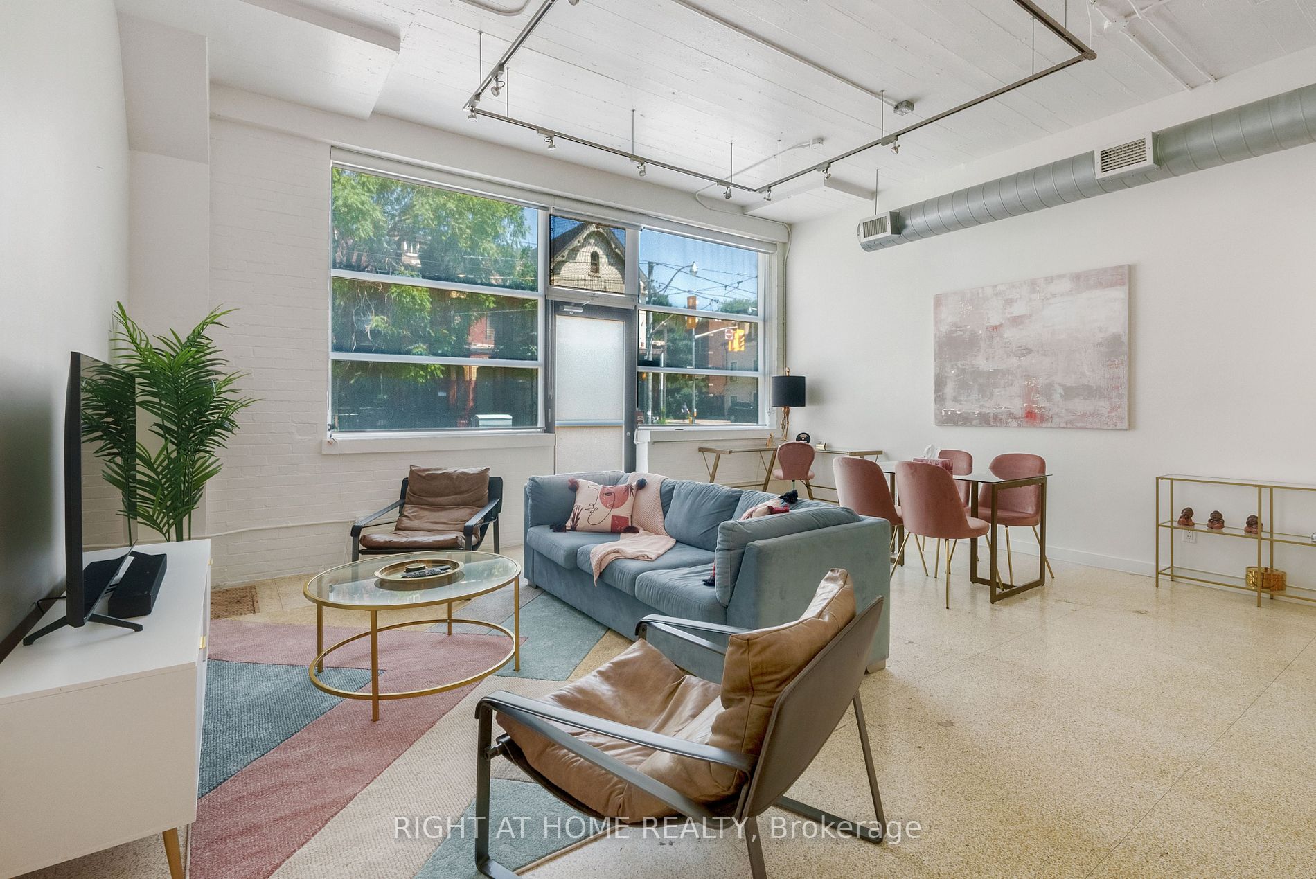 365 Dundas St E, #102