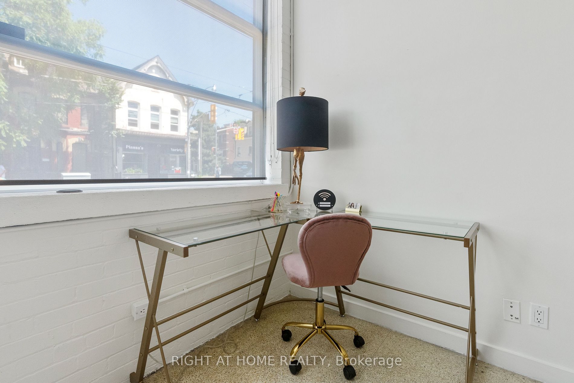 365 Dundas St E, #102