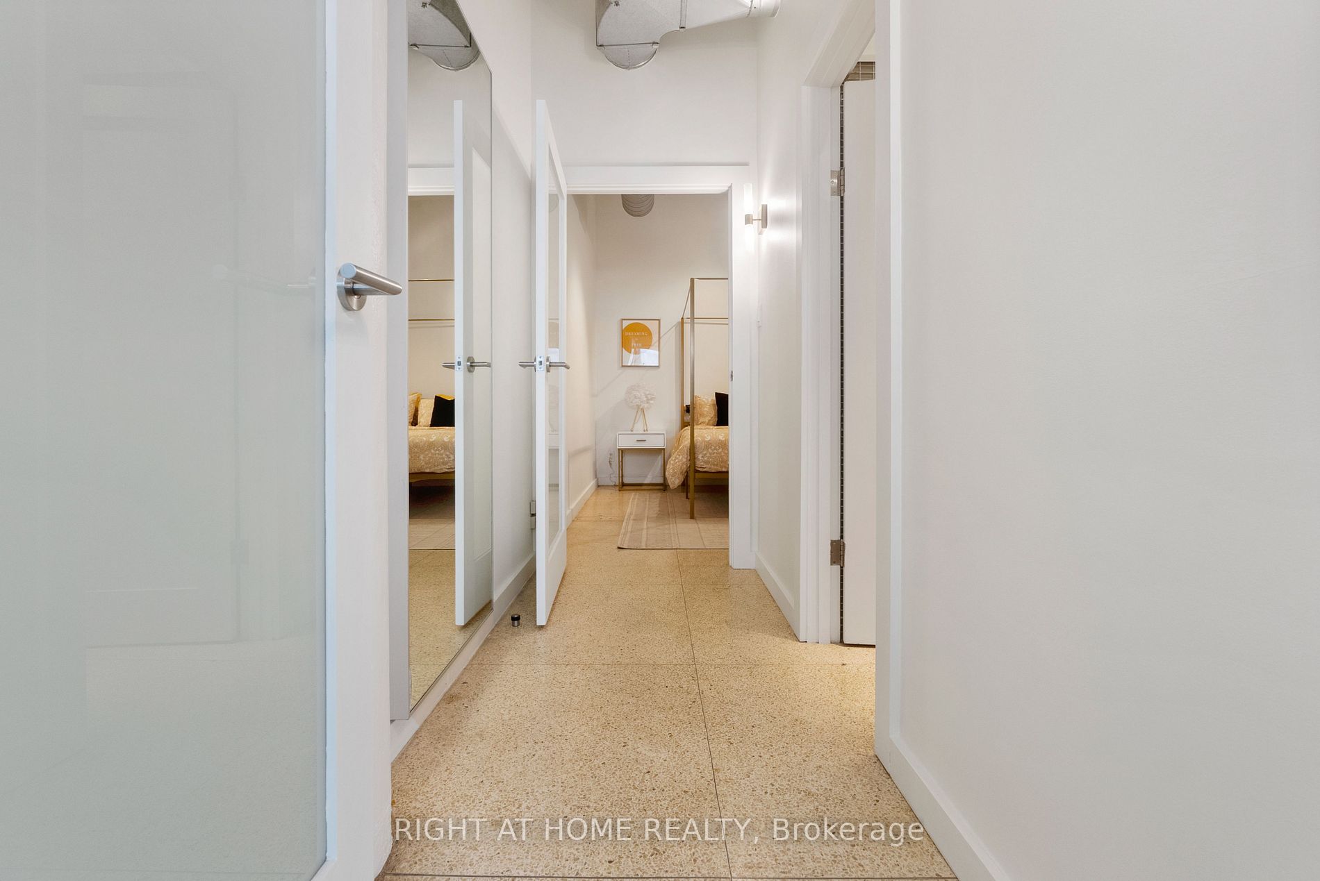 365 Dundas St E, #102