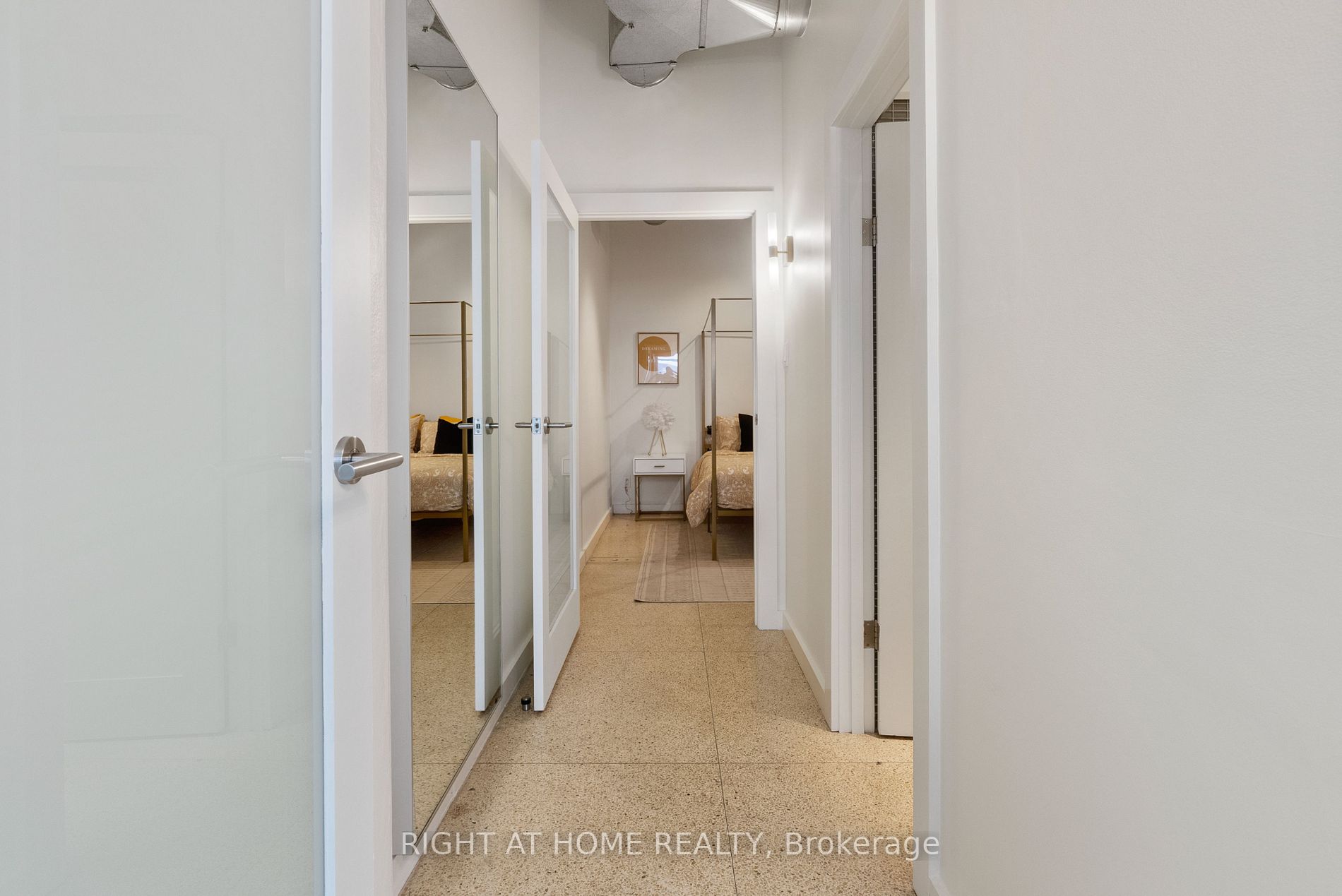 365 Dundas St E, #102