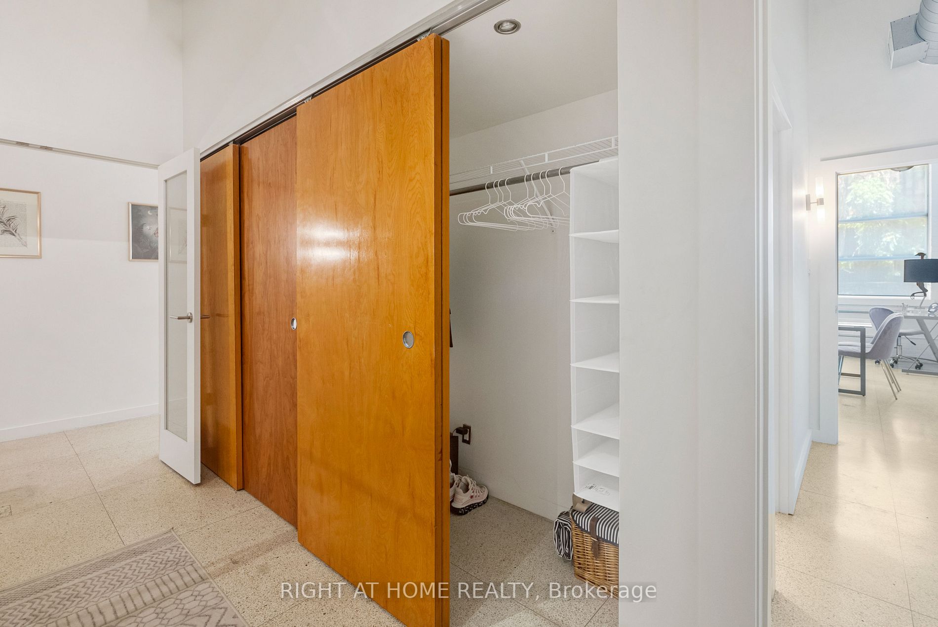 365 Dundas St E, #102