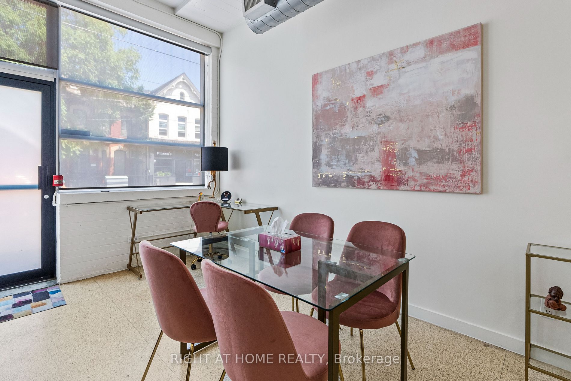 365 Dundas St E, #102