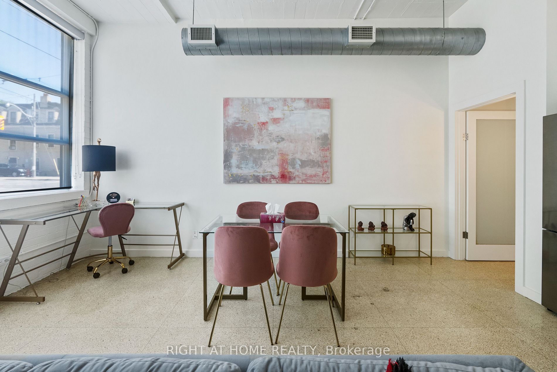 365 Dundas St E, #102