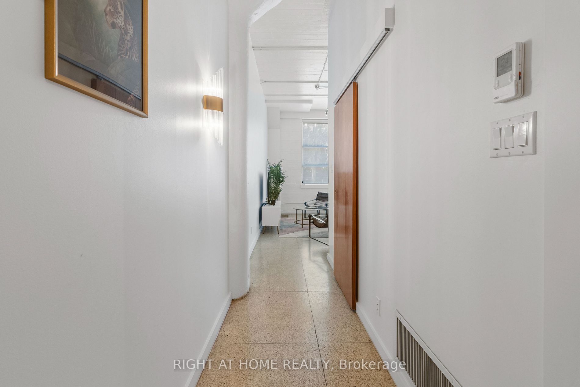 365 Dundas St E, #102