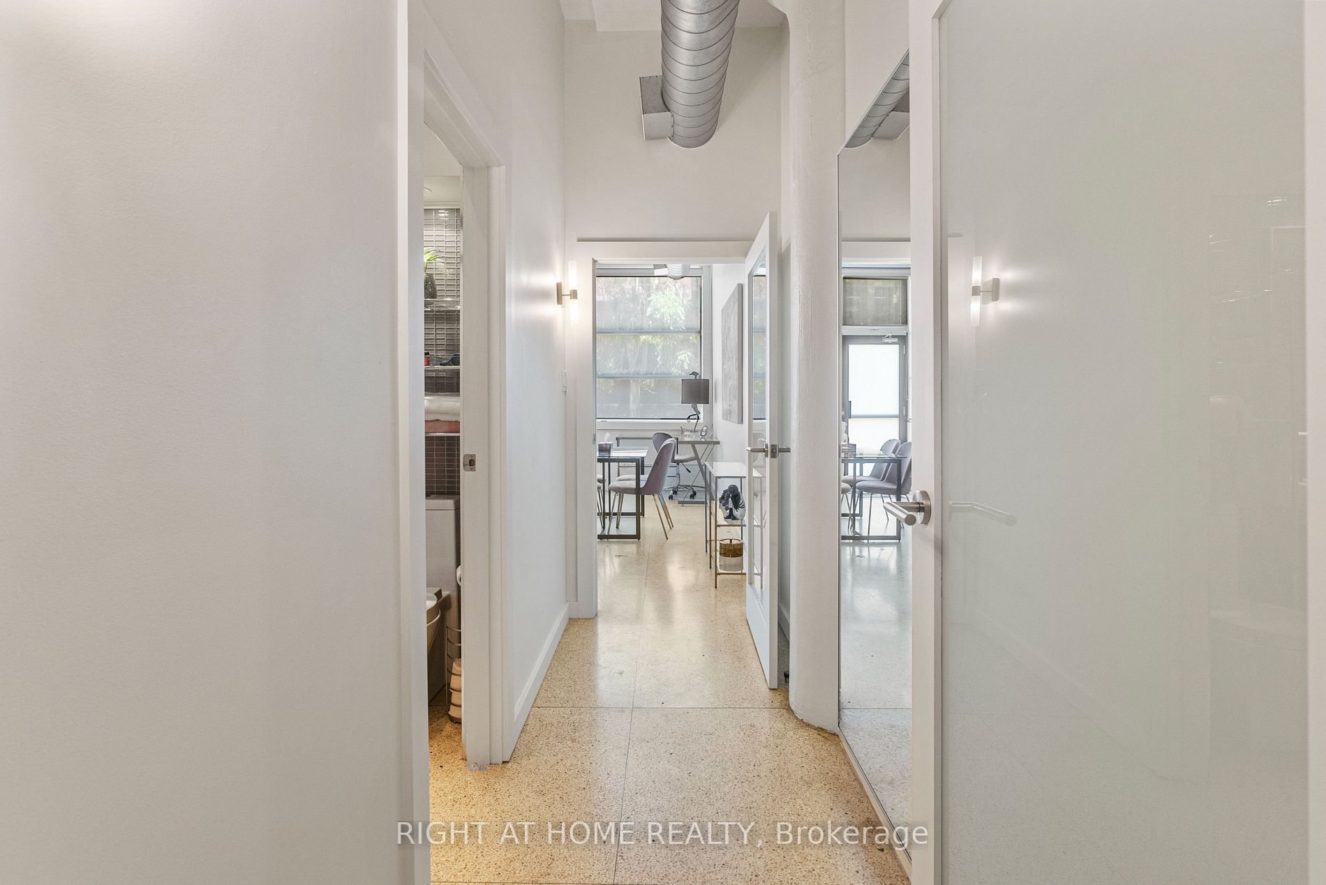 365 Dundas St E, #102